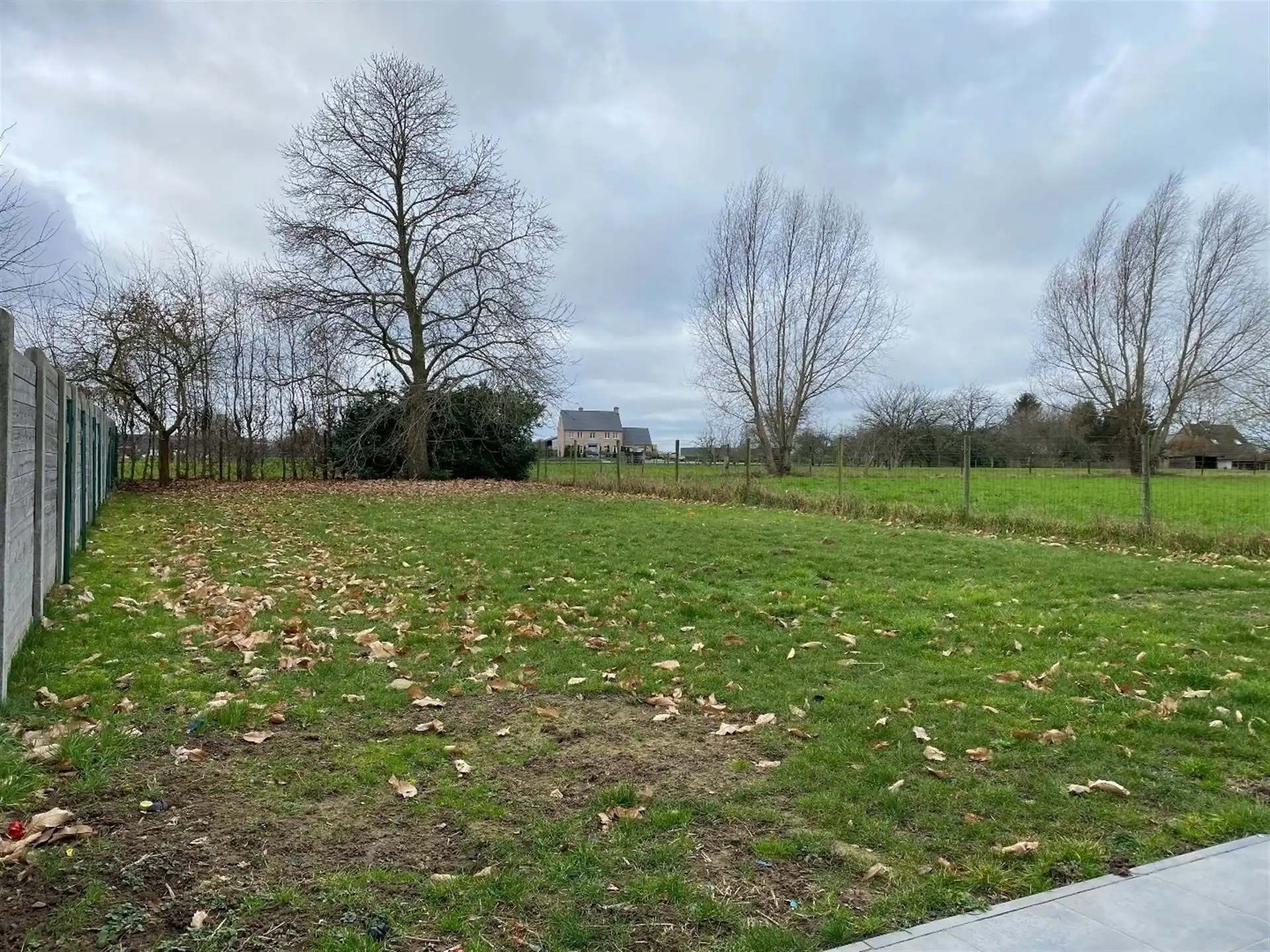 Gunstig gelegen halfopen bebouwing met grote tuin. foto 9