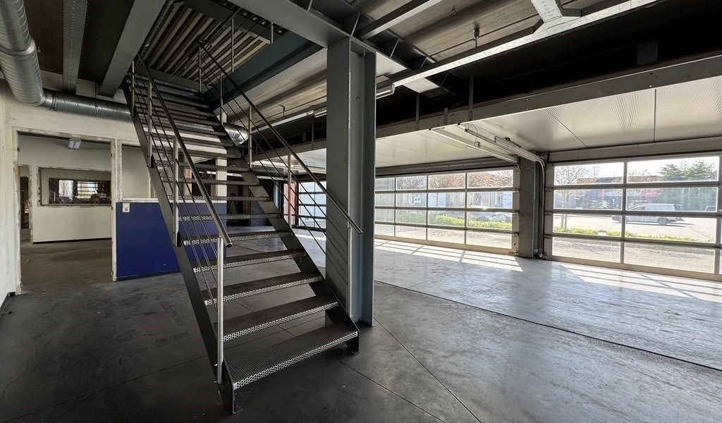 Commercieel gelegen magazijn met showroom te huur in Wetteren foto 6