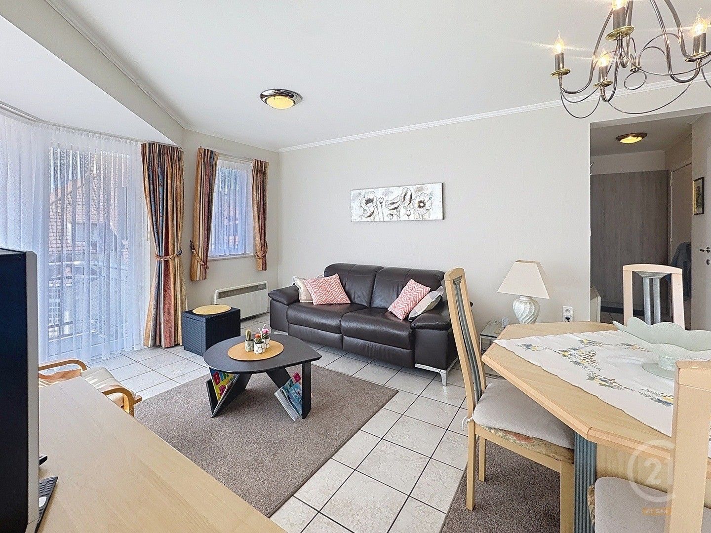 Instapklaar, zonnig appartement in hartje Westende Bad met 2 slaapkamers foto {{pictureIndex}}