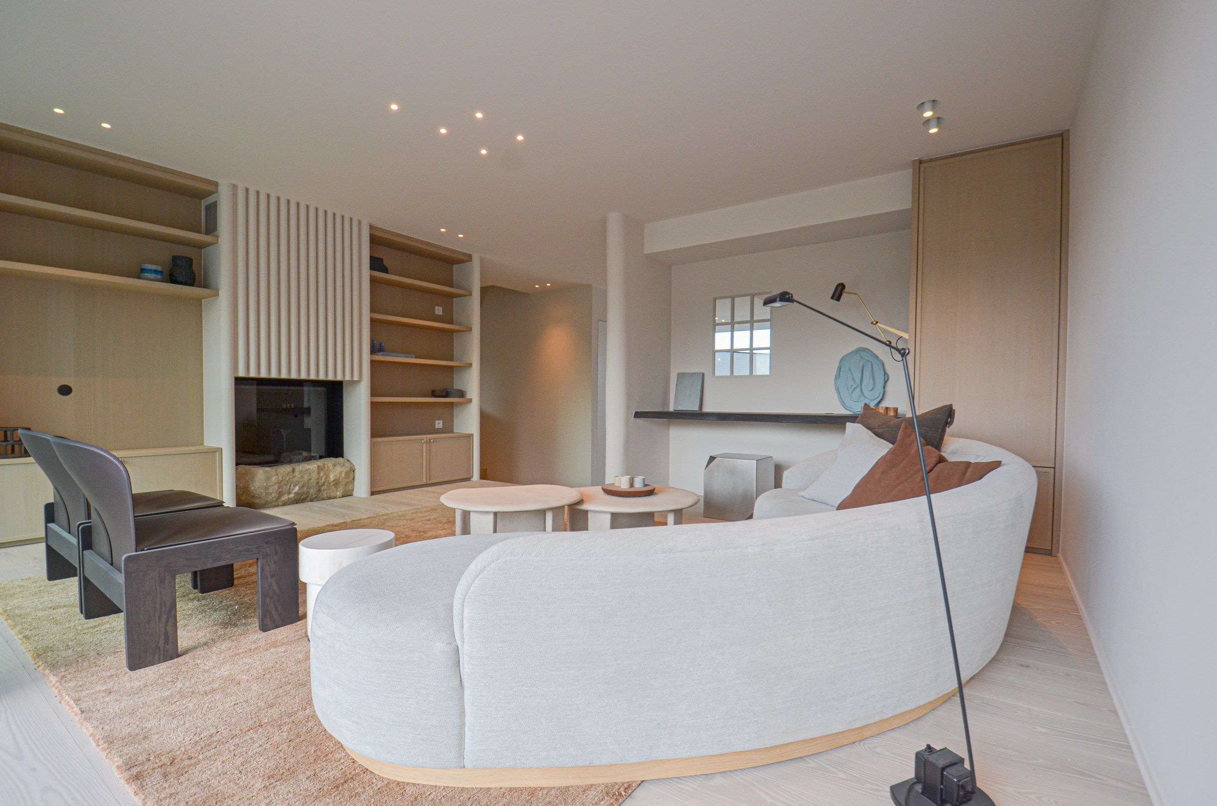 Exclusieve  nieuwbouwwoning afgewerkt met buitengewone materialen en design. foto 5