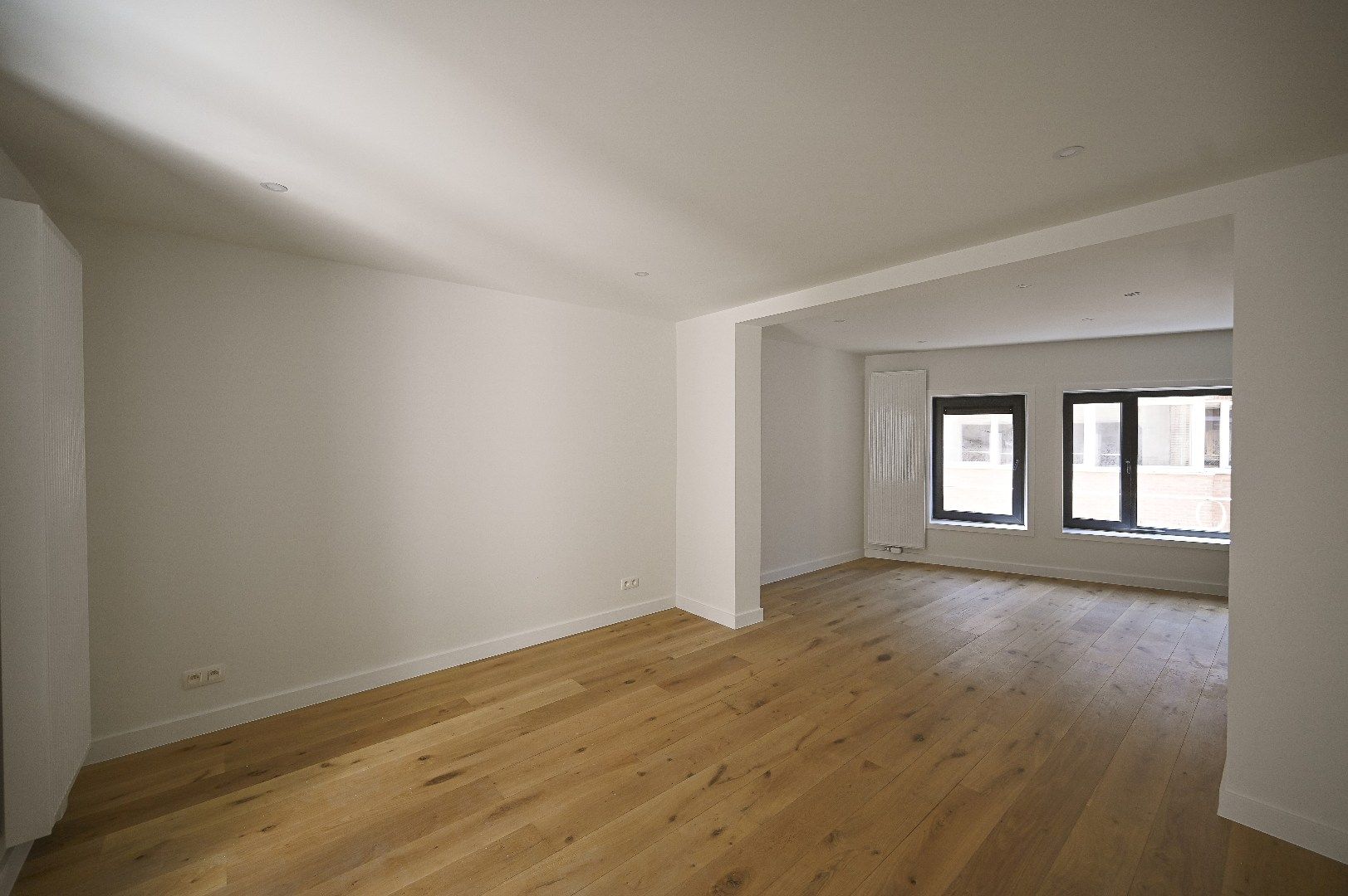 KNAP CENTRAAL GELEGEN GERENOVEERD APPARTEMENT  foto {{pictureIndex}}