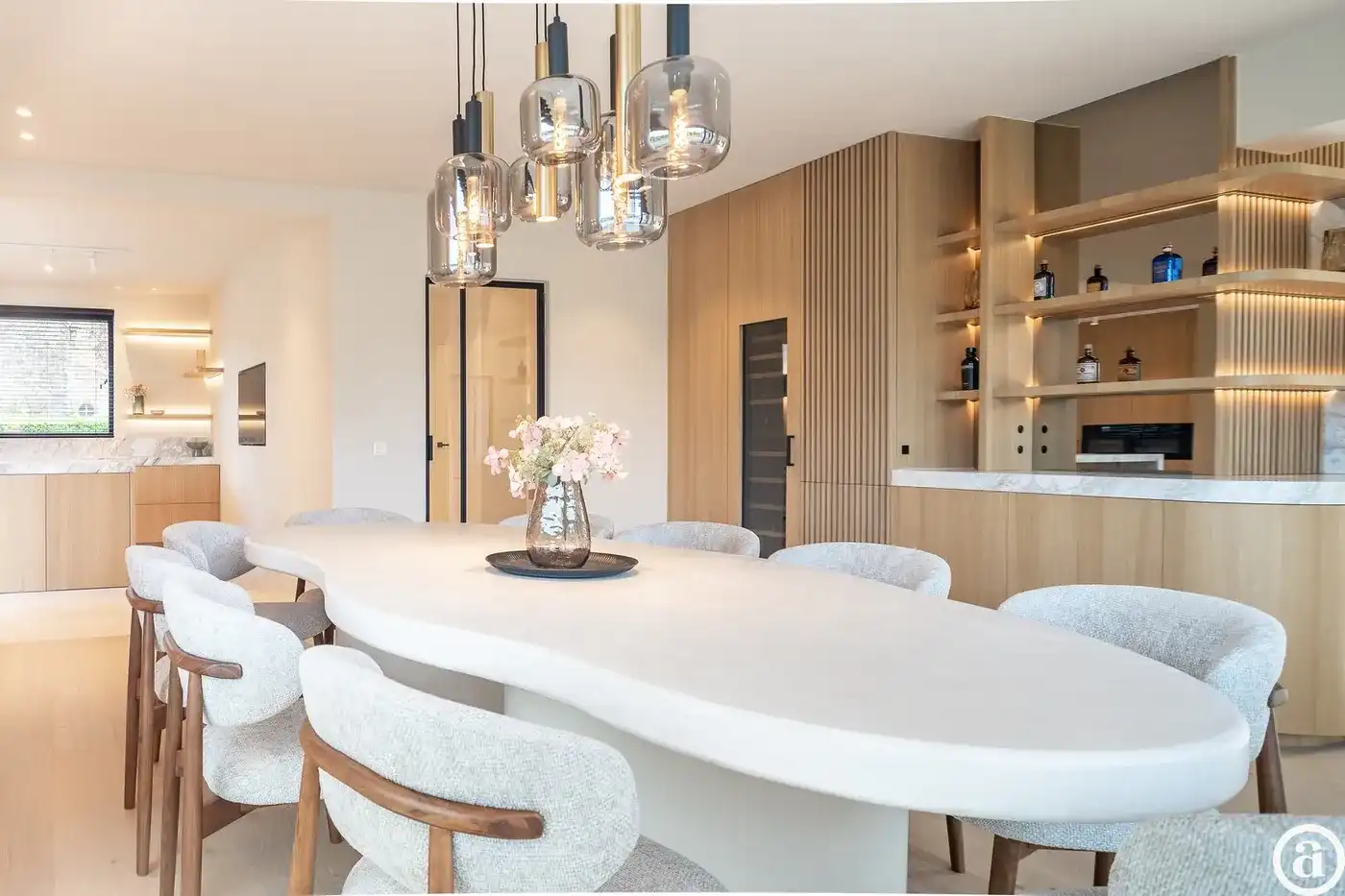 Gerenoveerde villa met 5 slaapkamers gelegen in een rustige residentiële omgeving  foto 10