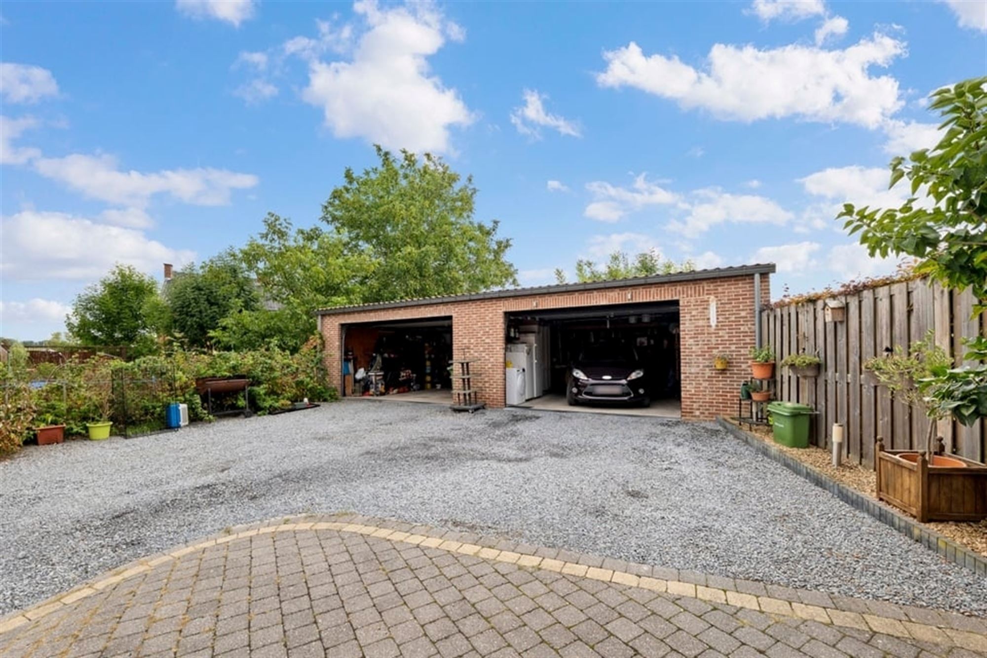 VERRASSEND RUIME GEZINSWONING MET GARAGE IN HEERS  foto 31