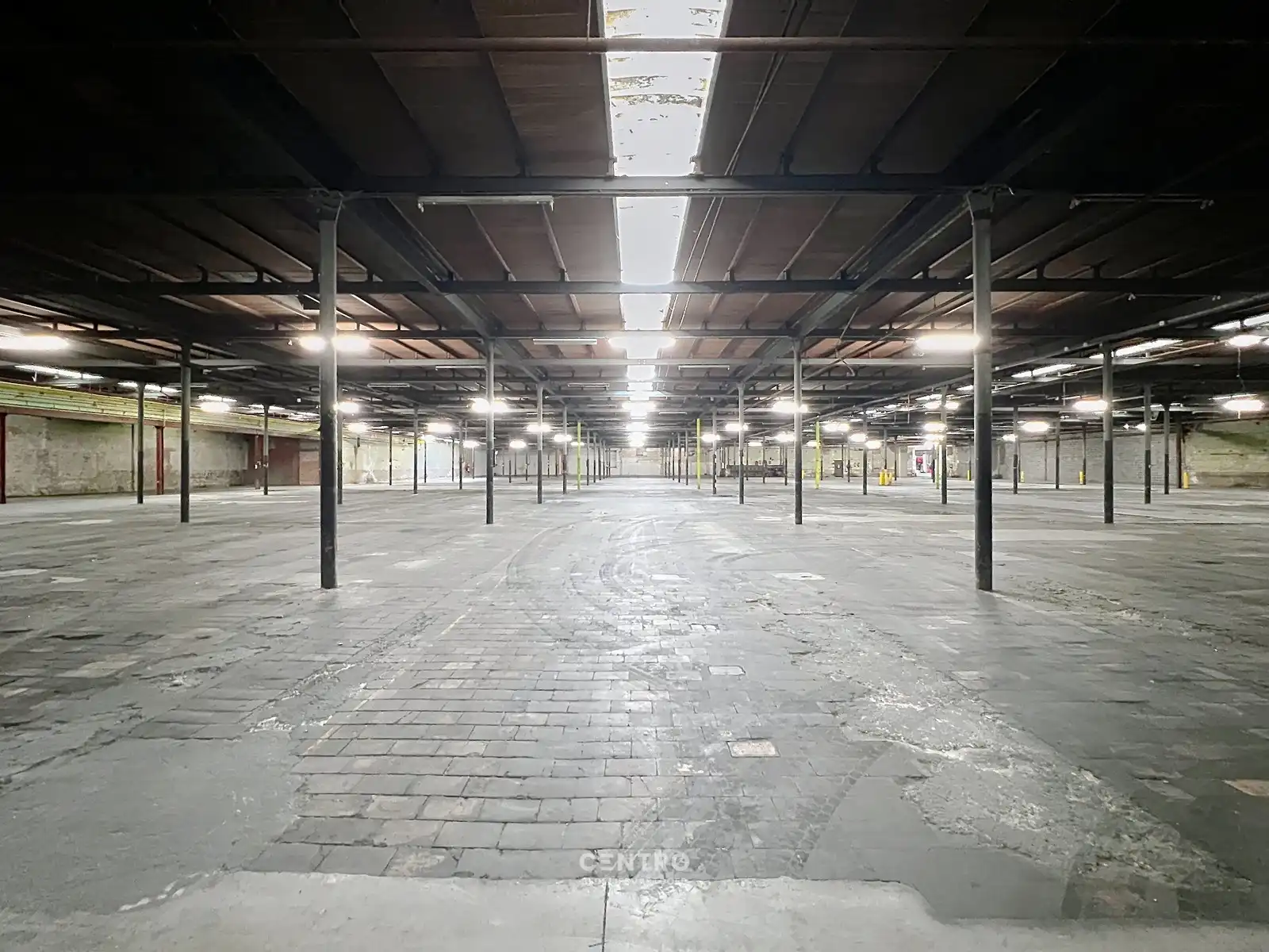 Opslagplaats ( ± 6.042 m²) met 5m vrije hoogte vlakbij de havenkop te Roeselare! foto 9