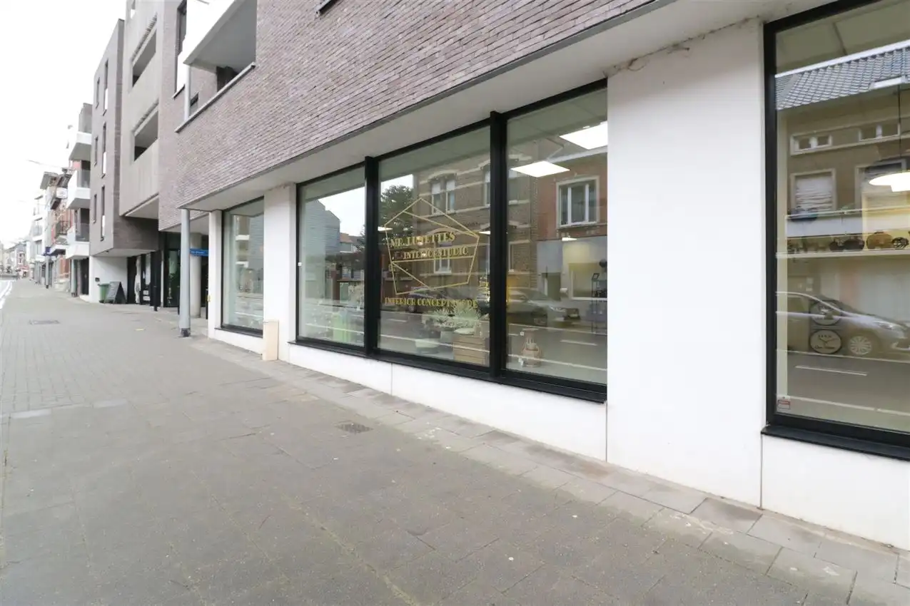 handelszaak met grote zichtbaarheid te midden van centrum foto 16