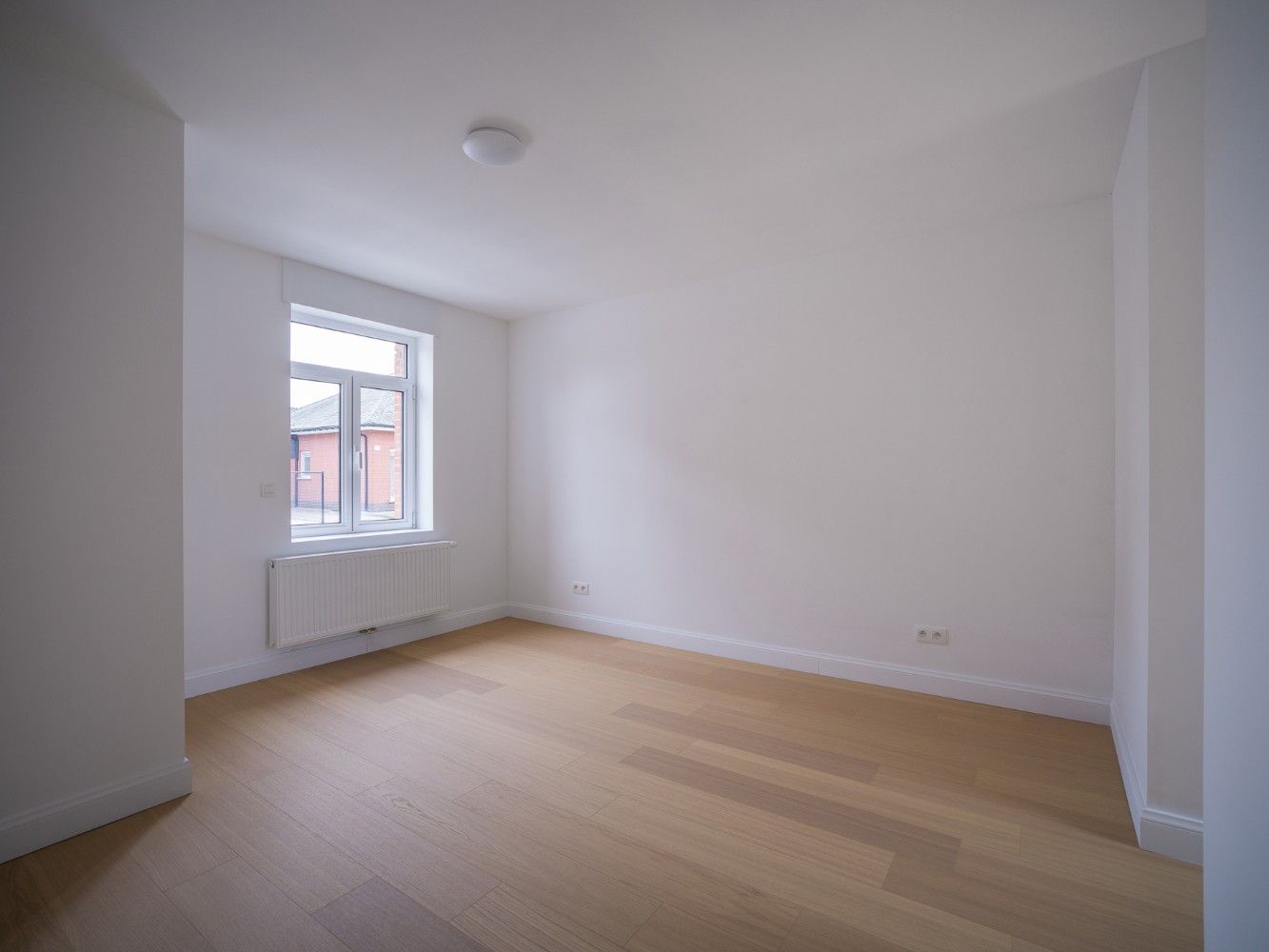 Prachtig gerenoveerde woning met 3 slpk. en tuin foto 14