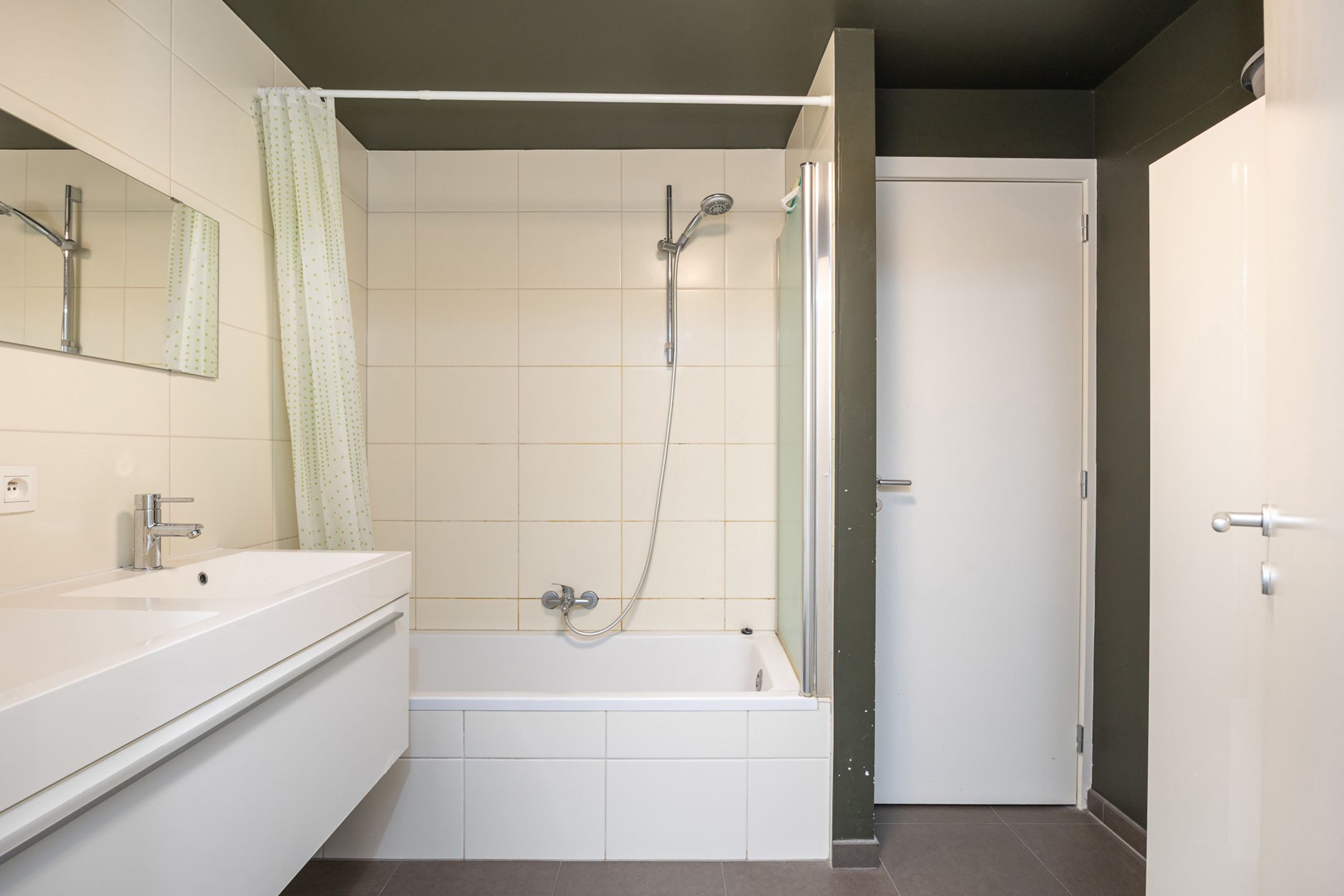 Te koop: stijlvol 2-slaapkamerappartement met terras foto 11