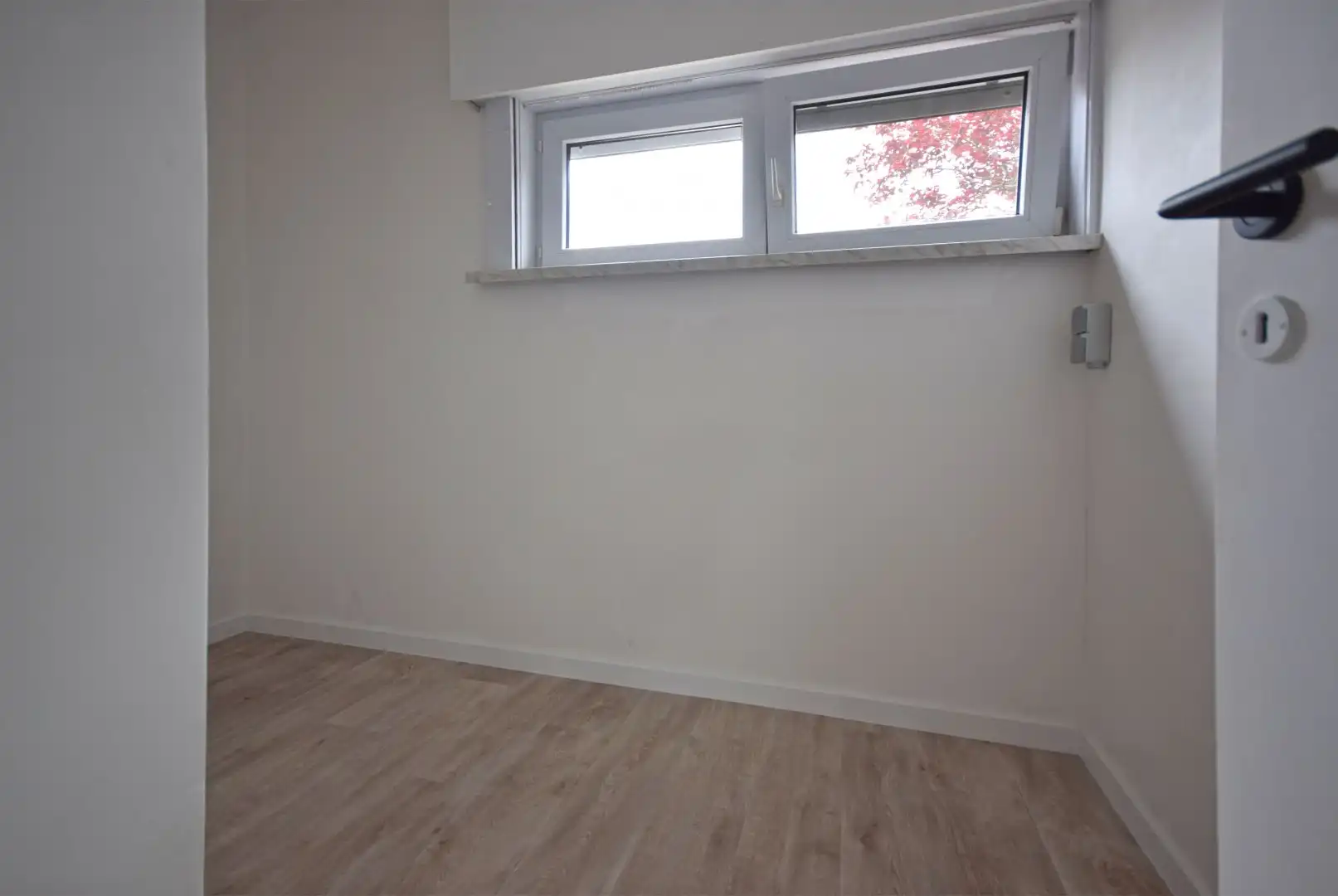 Ruime halfopen woning met grote tuin op toplocatie in Roeselare foto 11
