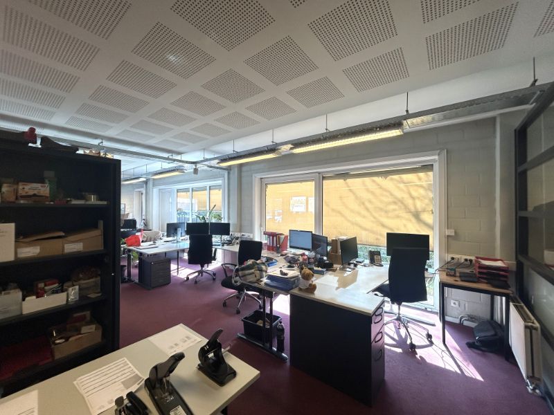 Functioneel bedrijfsgebouw voorzien van kantoor- en magazijnruimte met buitenopslag foto 18