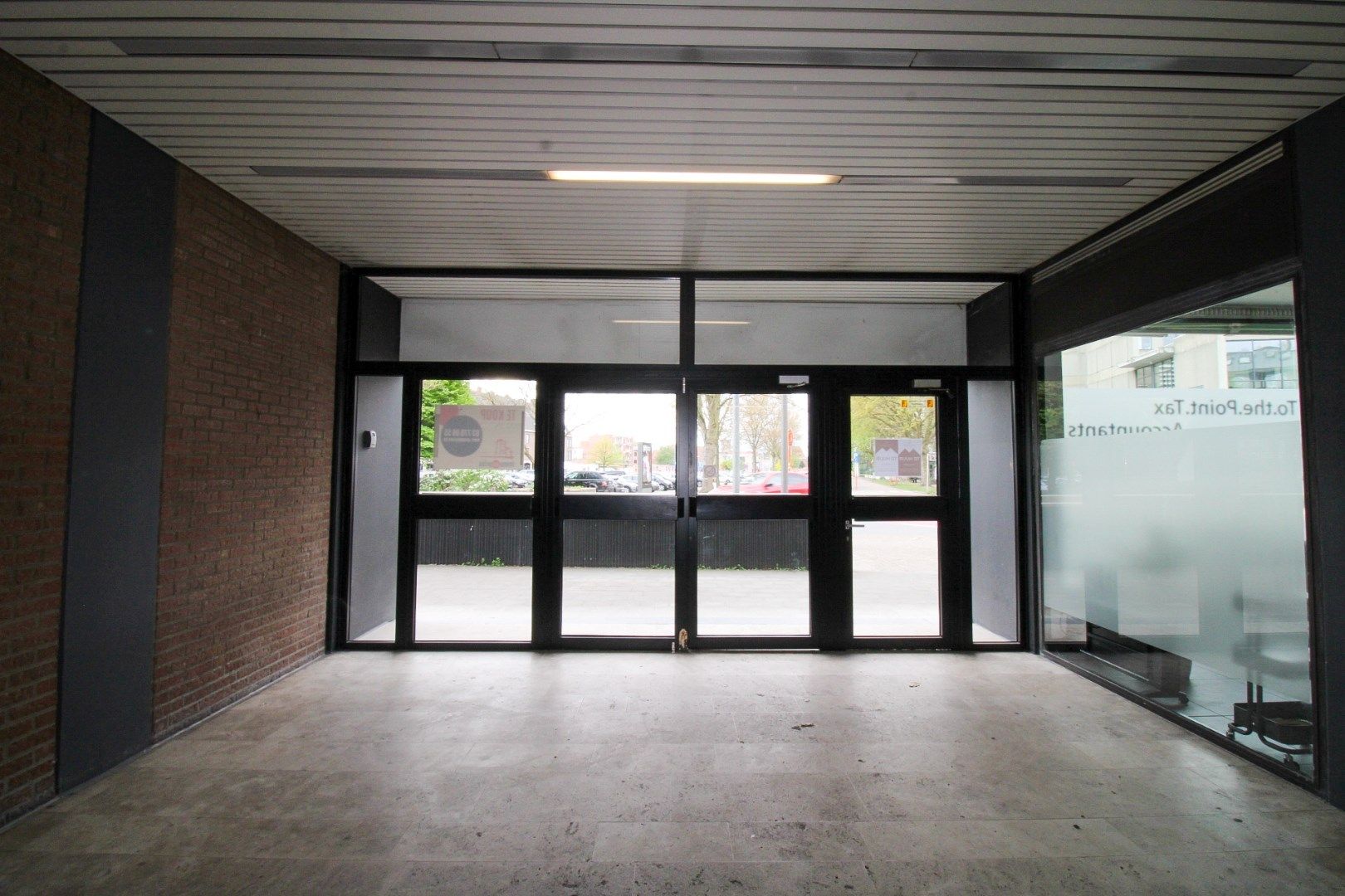 Nieuwe kansen wachten: Veelzijdige kantoor- of handelsruimte te huur in het hart van Sint-Niklaas  foto 11