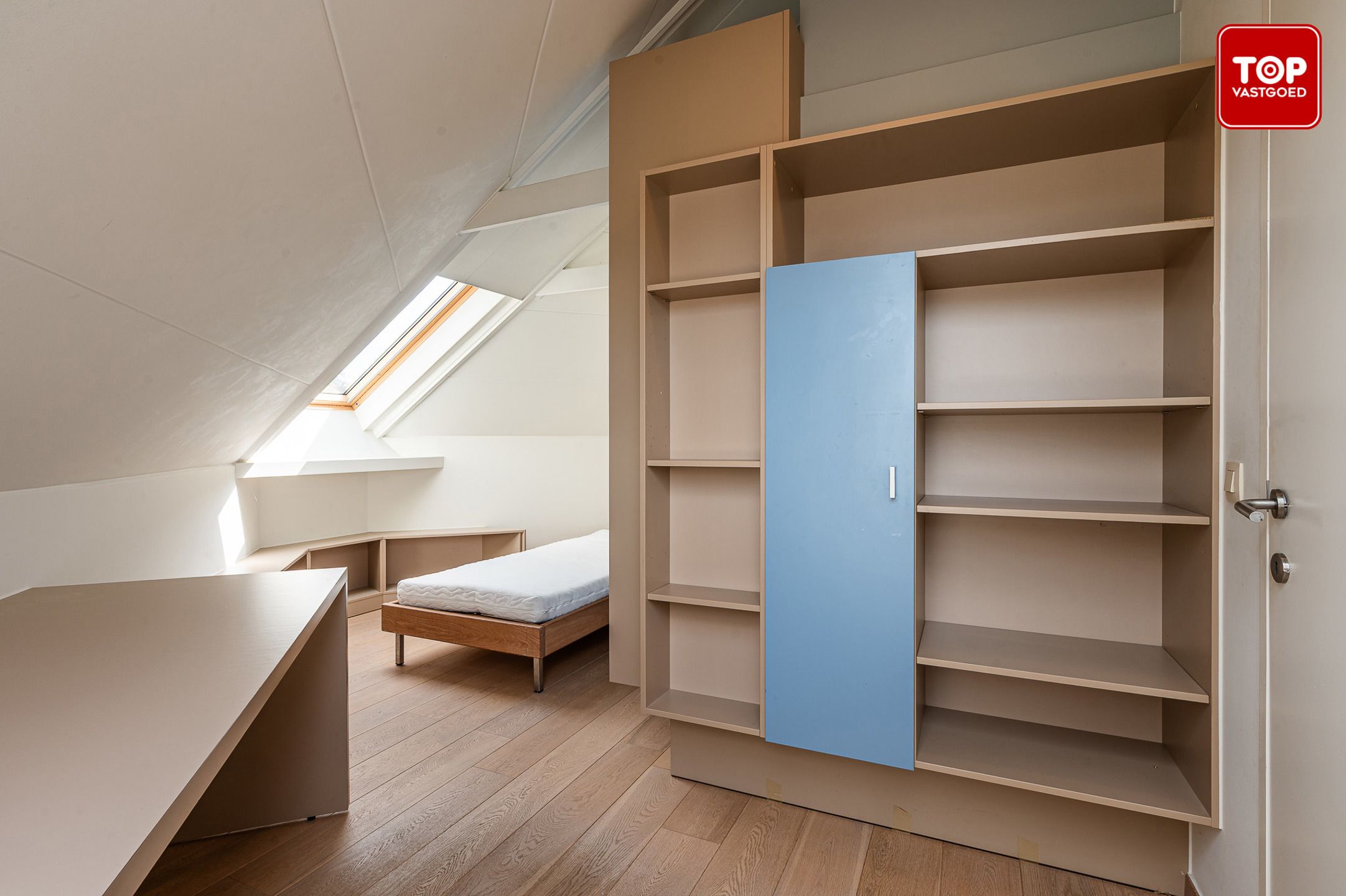 Open bebouwing een perceel van 690m² met mooie tuin en garage.  foto 26