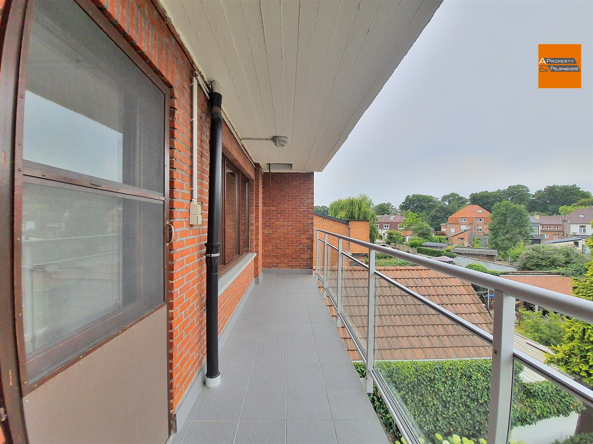 Gezellig appartement met 2 slaapkamers, terras, garage en privé tuin op toplocatie foto 13