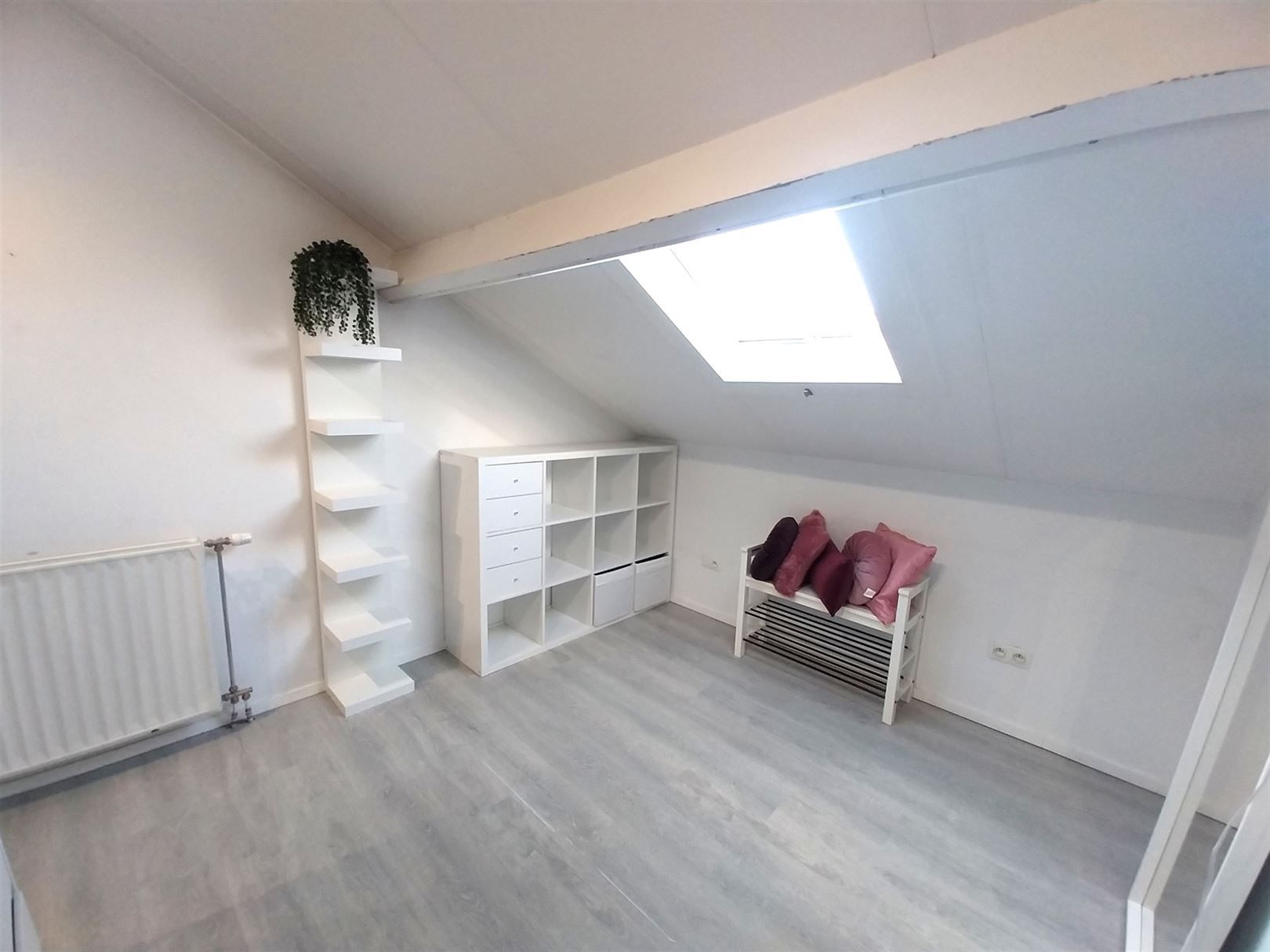 TE HUUR: Gemeubeld dakappartement met 2 slaapkamers te Heusden! foto 8