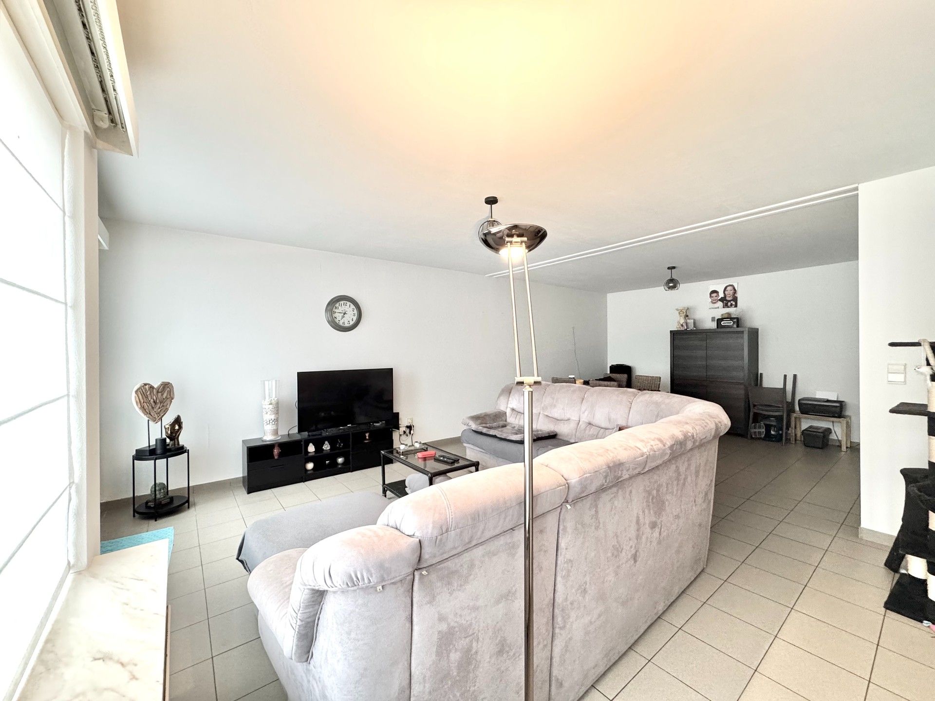 GELIJKVLOERS APPARTEMENT MET 2 SLPKS & GARAGE foto 6