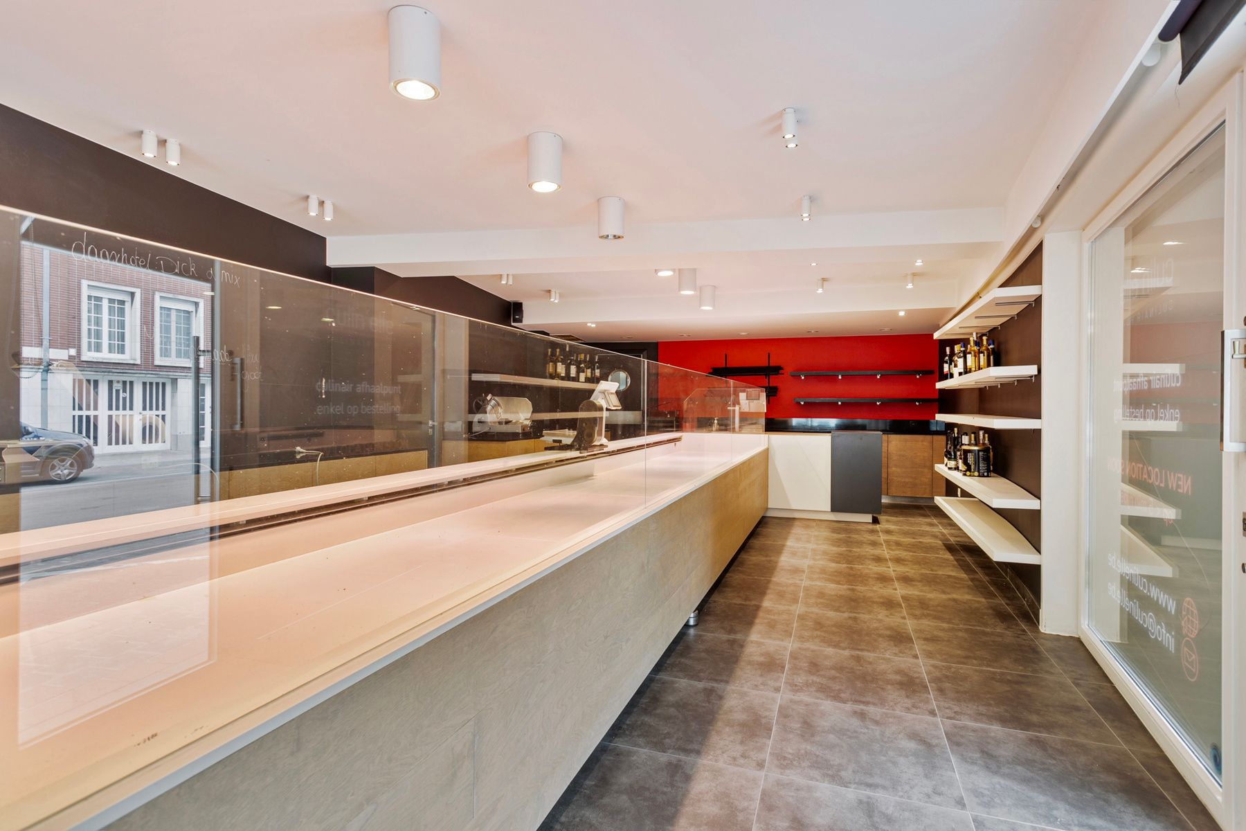 Commercieel pand met naastliggend appartement foto 4