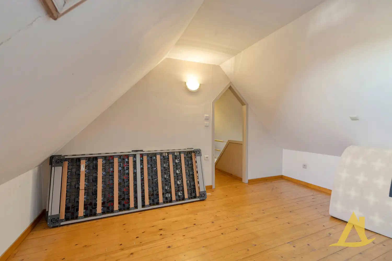 ZEER RUIM APPARTEMENT MET STUDIO EN 2 AUTOSTAANPLAATSEN TE DIEST! foto 33