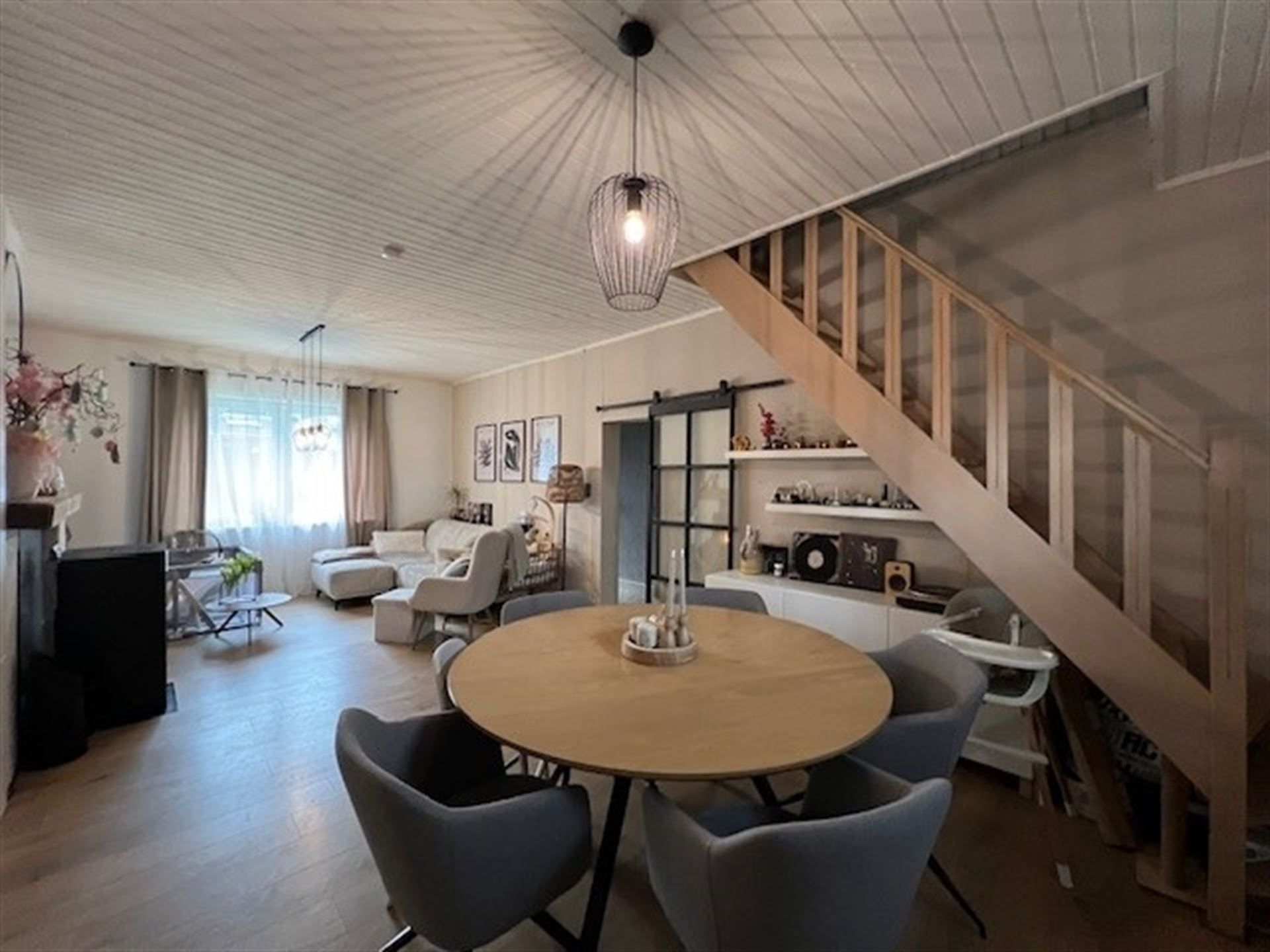 Gezellige woning gelegen in een rustige, doodlopende straat! foto 2