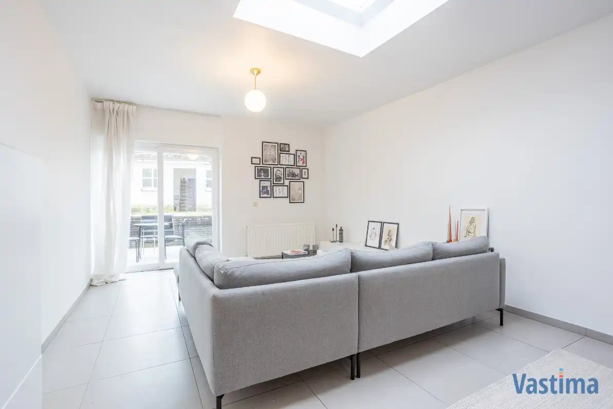 Woning in de stadsrand met 2 slaapkamers, dressing en tuin foto 5