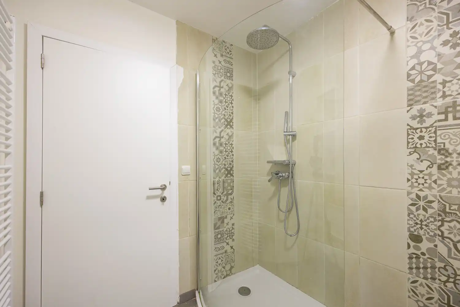 Modern gelijkvloersapp met charmante ZW-tuin foto 12