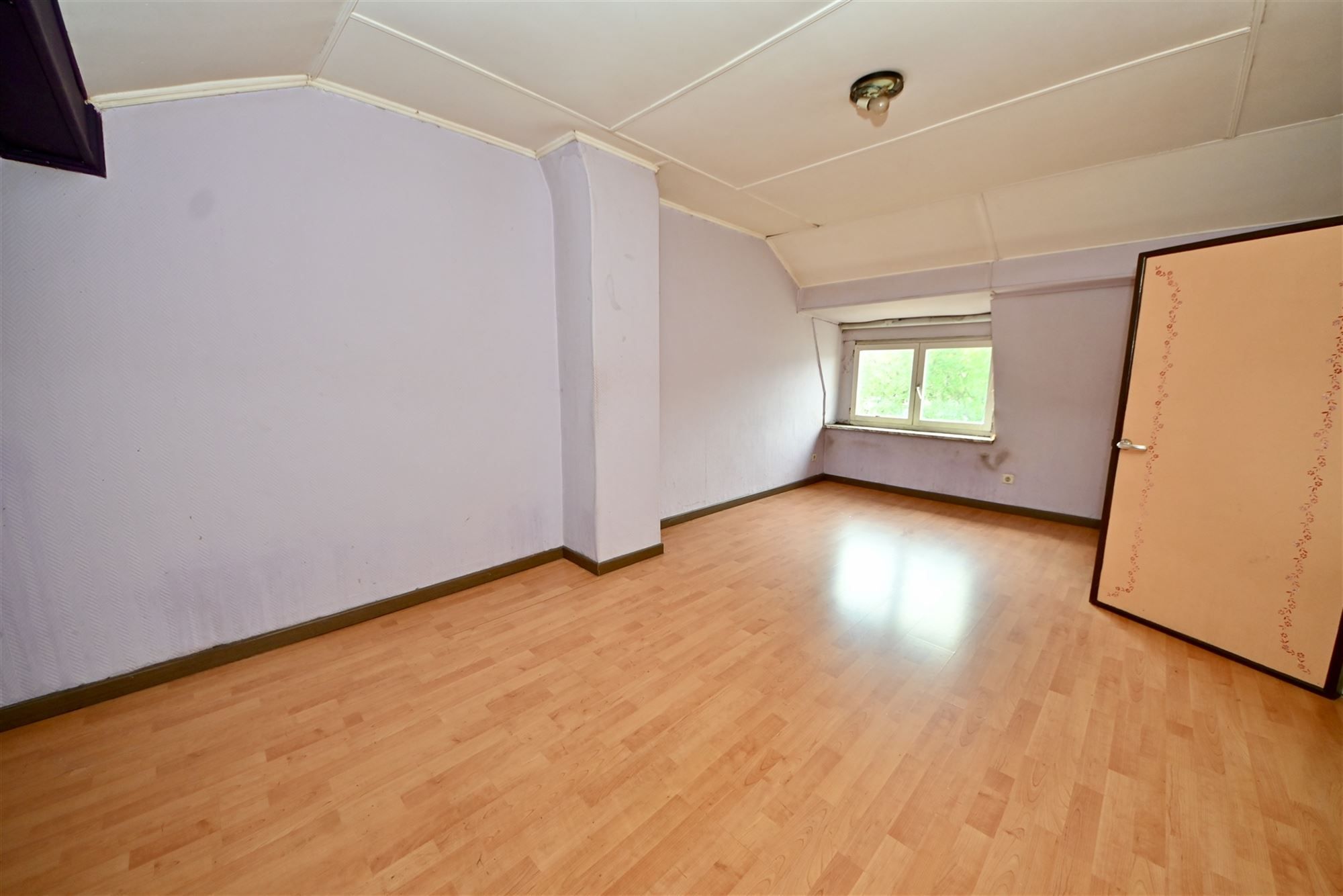 Te renoveren woning met 2 slaapkamers en tuin.  foto 11