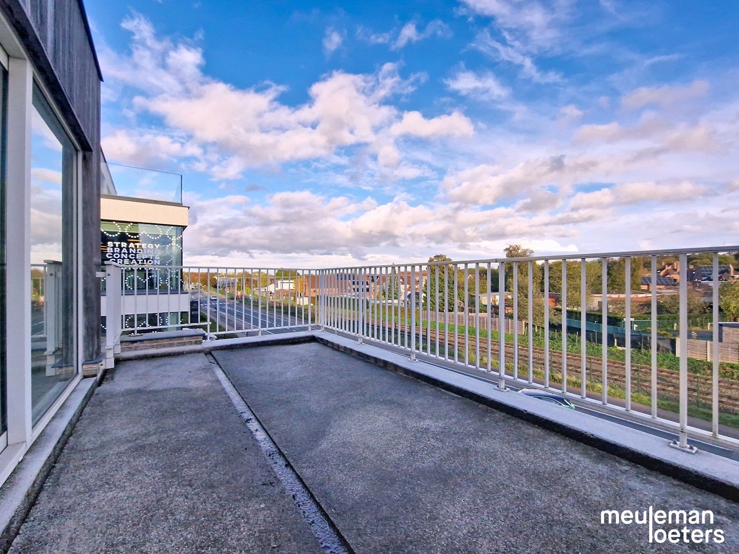 Kwalitatief afgewerkt appartement met parkeerplaats foto 3
