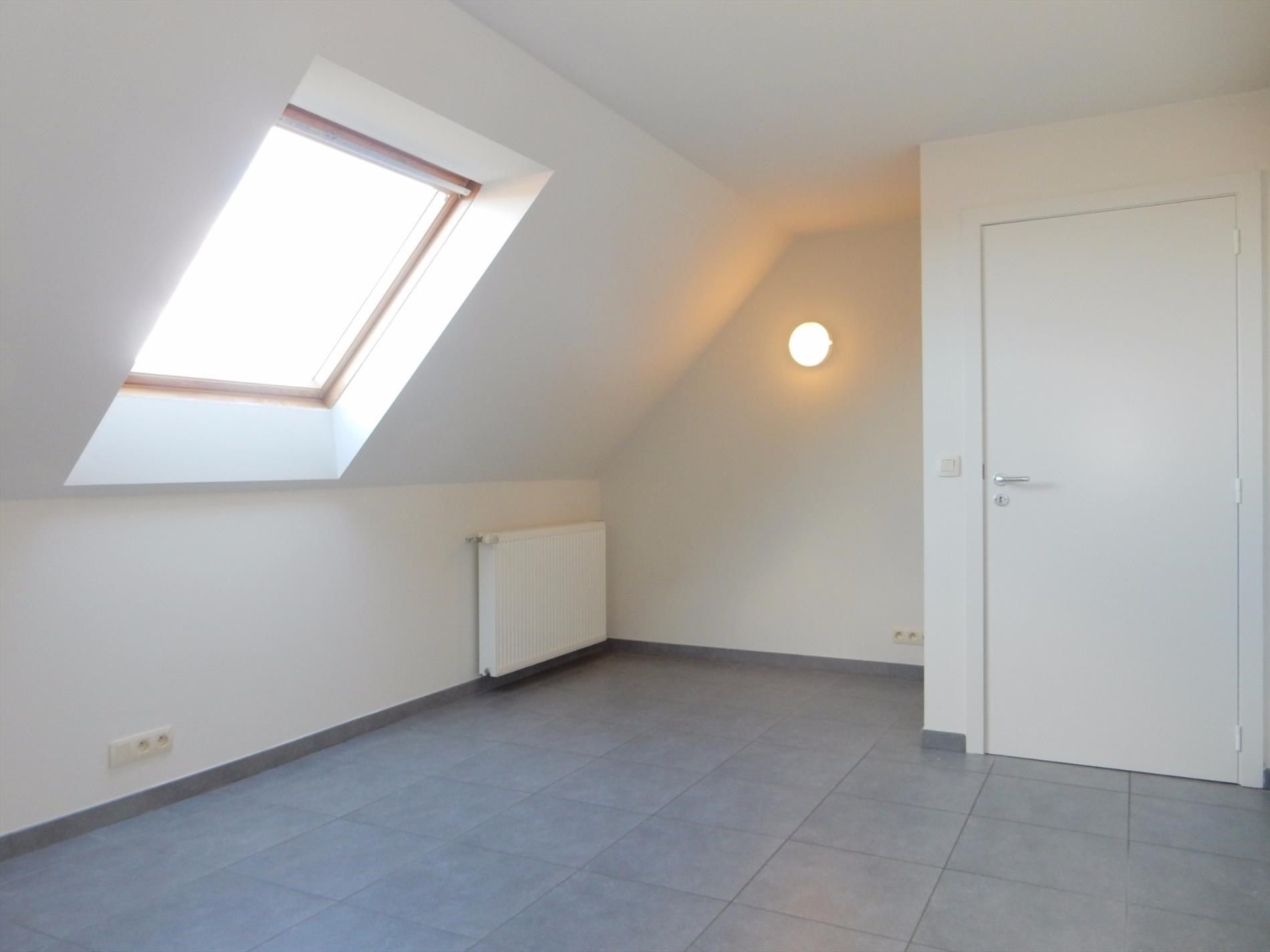 Ruim duplexappartement te Jabbeke foto 14