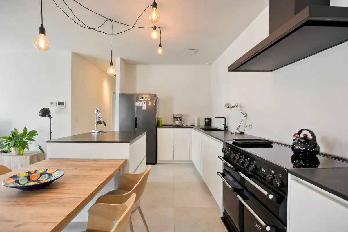 Zeer recent tweeslaapkamerappartement op een rustige ligging in hartje centrum. foto 5