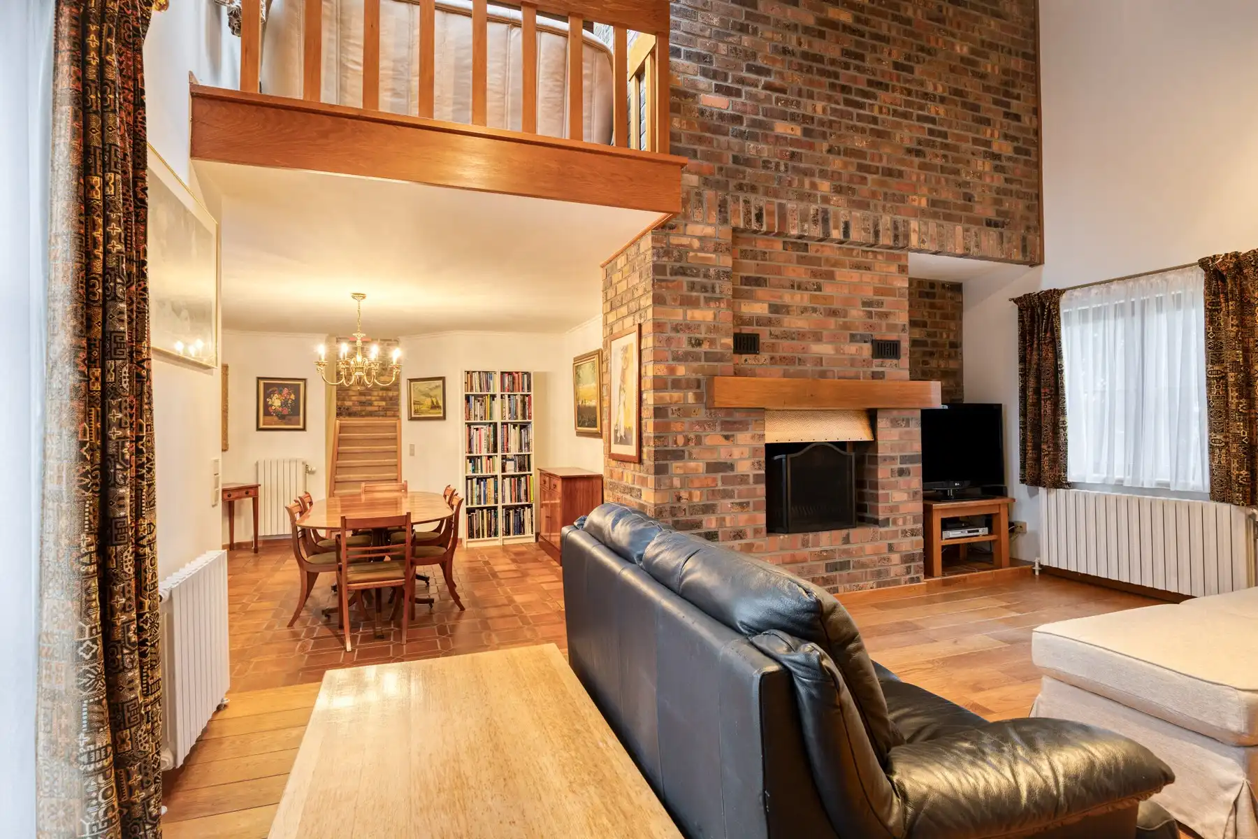 Cosy gezinswoning met 4 slaapkamers, garage en tuin - NATO op 10 min. foto 7