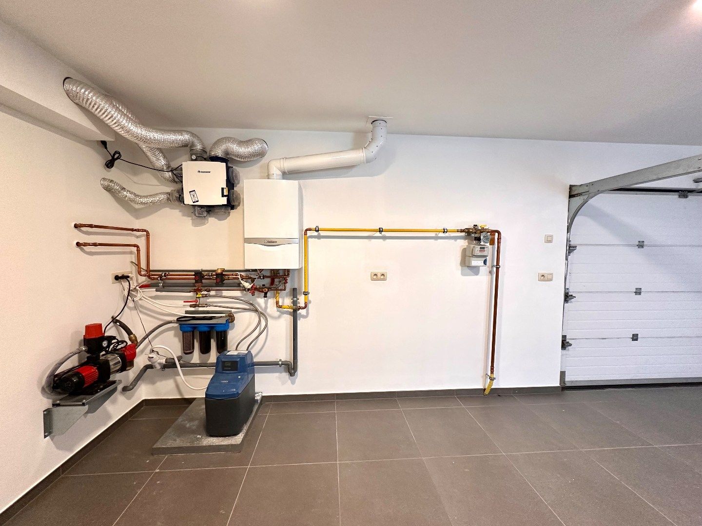 Volledig gerenoveerde halfopen bebouwing met ruime tuin te Sluizen (Tongeren) foto 24