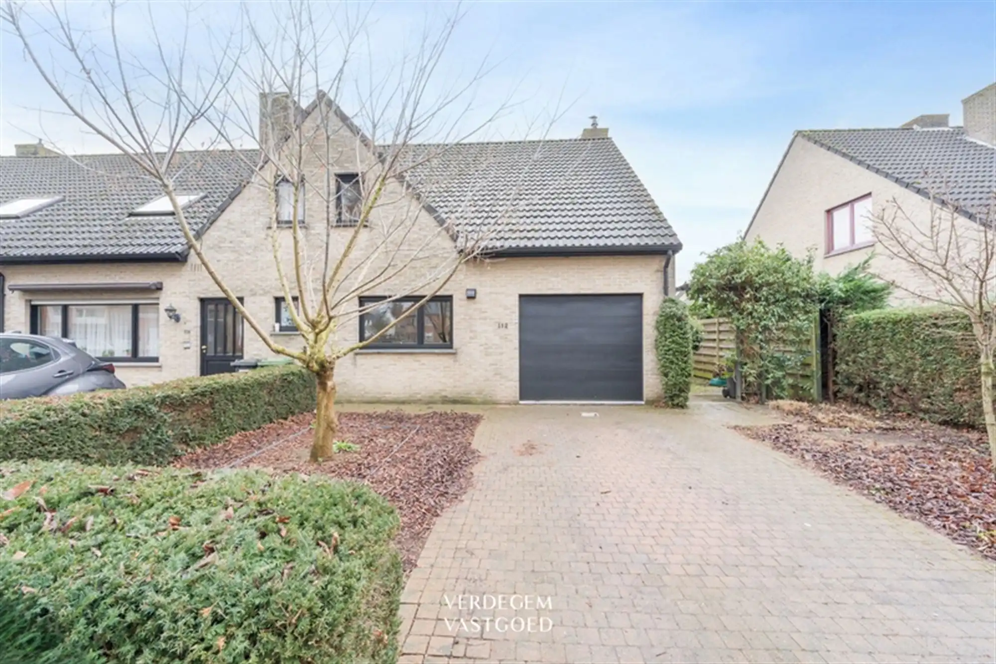 Instapklare woning met 3 slaapkamers en zonnige tuin in gegeerde woonbuurt foto {{pictureIndex}}