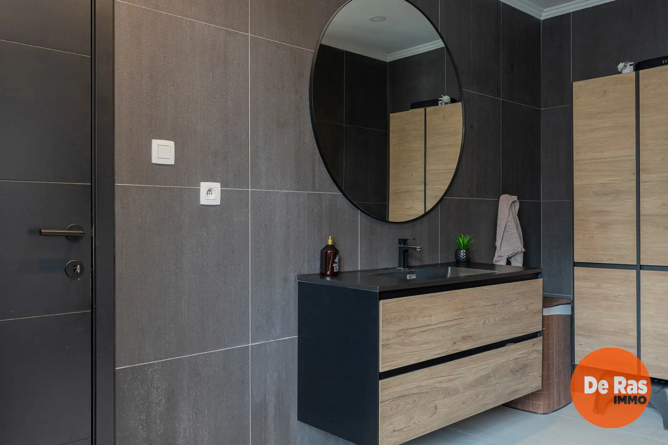 NIEUWERKERKEN– Gerenoveerde woning met 3 slk's, tuin, garage foto 14