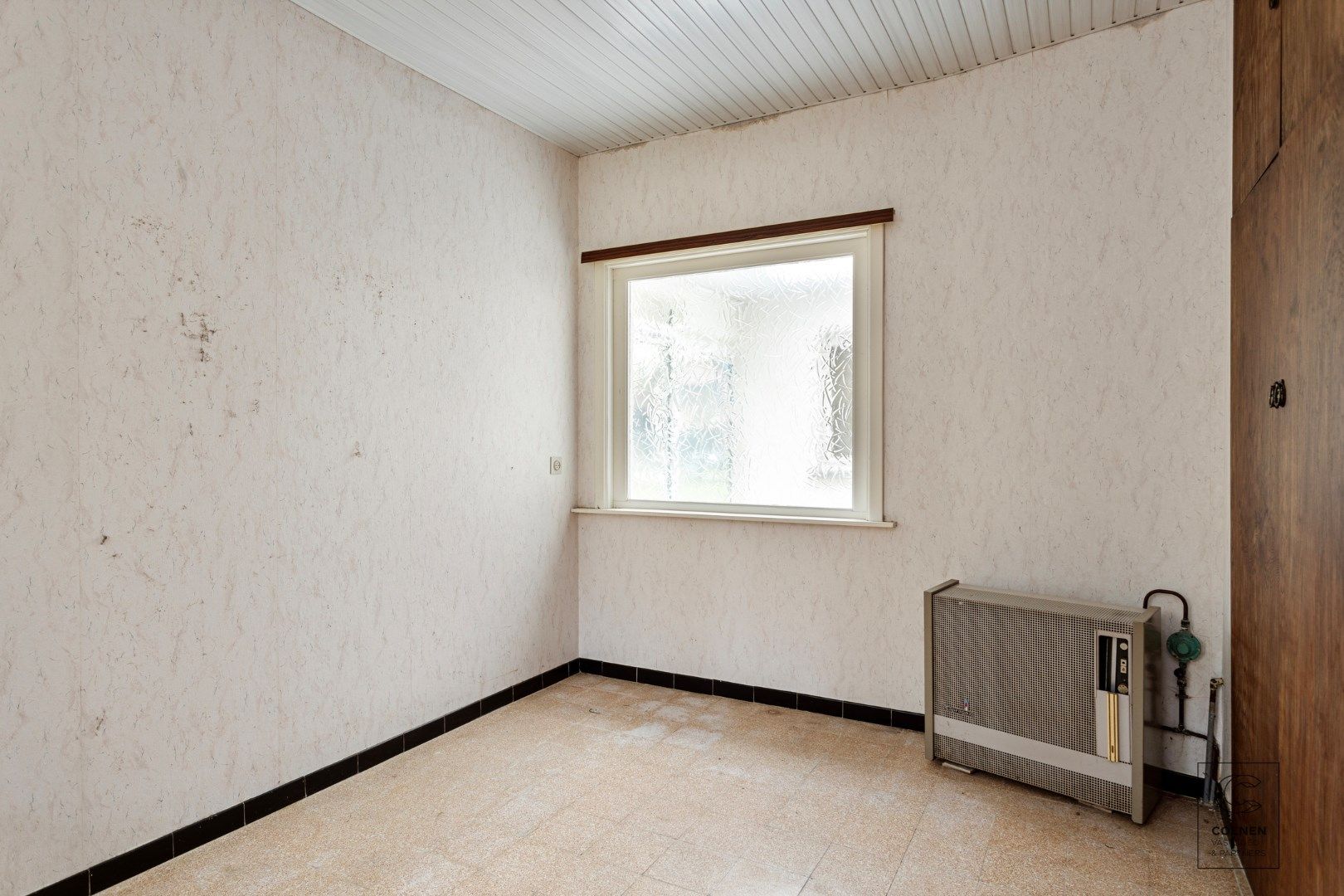 Te renoveren woning met een bew. opp. van 155 m², 3 slaapkamers op een perceel van 1.092 m².  foto 17