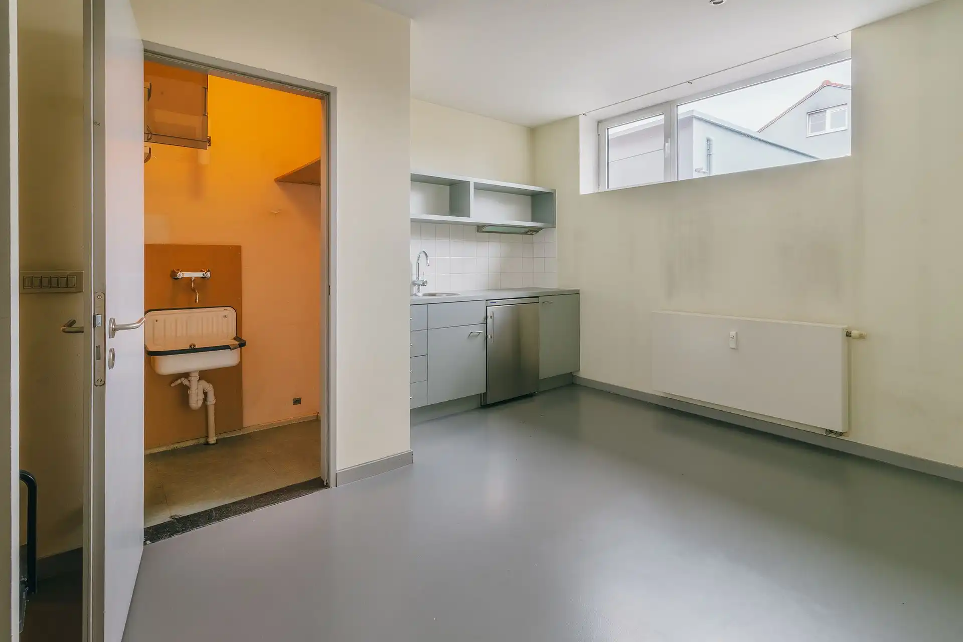 Verhuurde handelsruimte in hartje Boechout foto 6