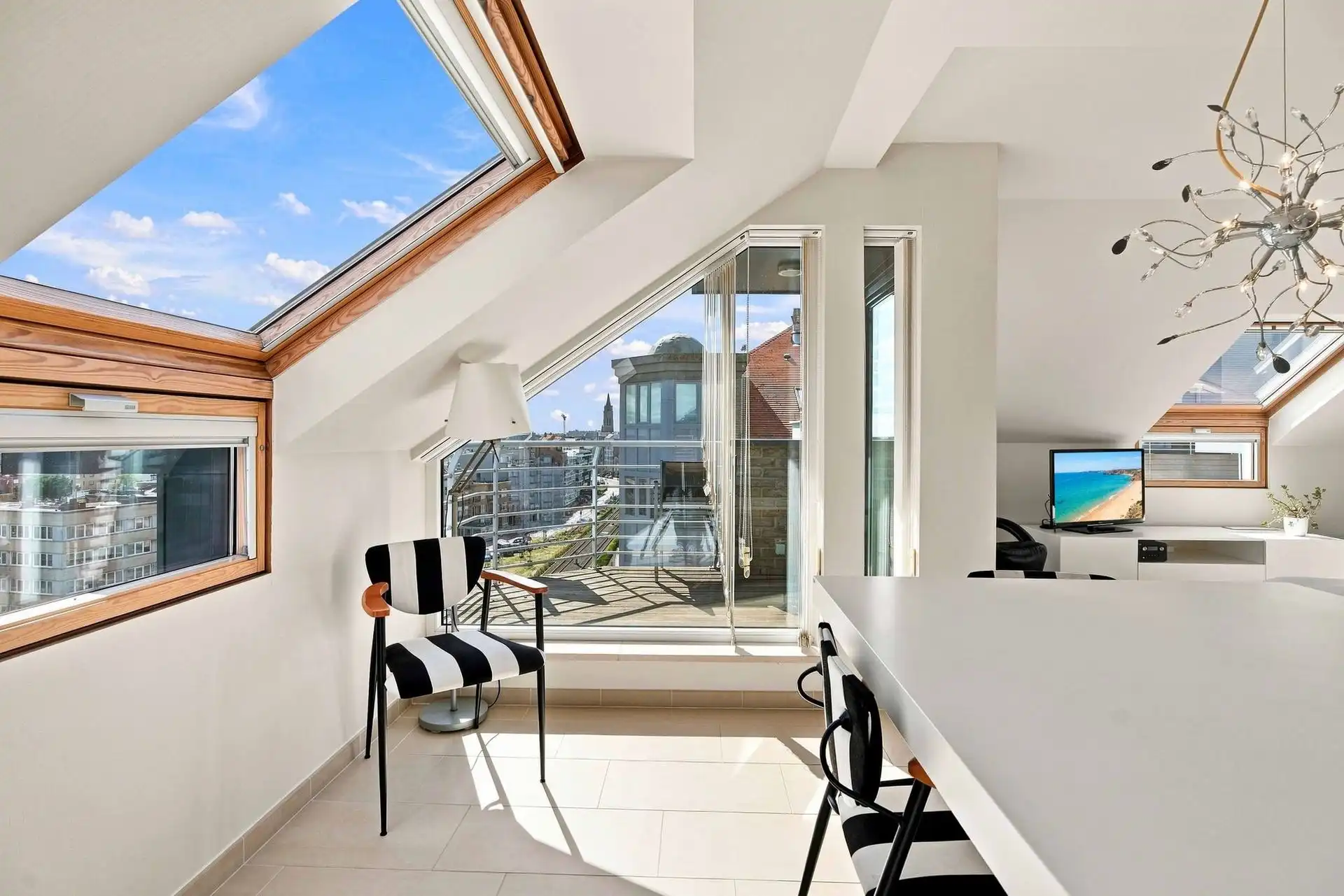 LUXUEUS  /  ZONNIG  foto 13