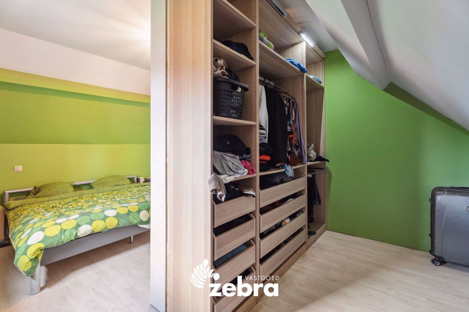 Instapklare woning met drie slaapkamers en loods op een toplocatie te Izegem! foto 13