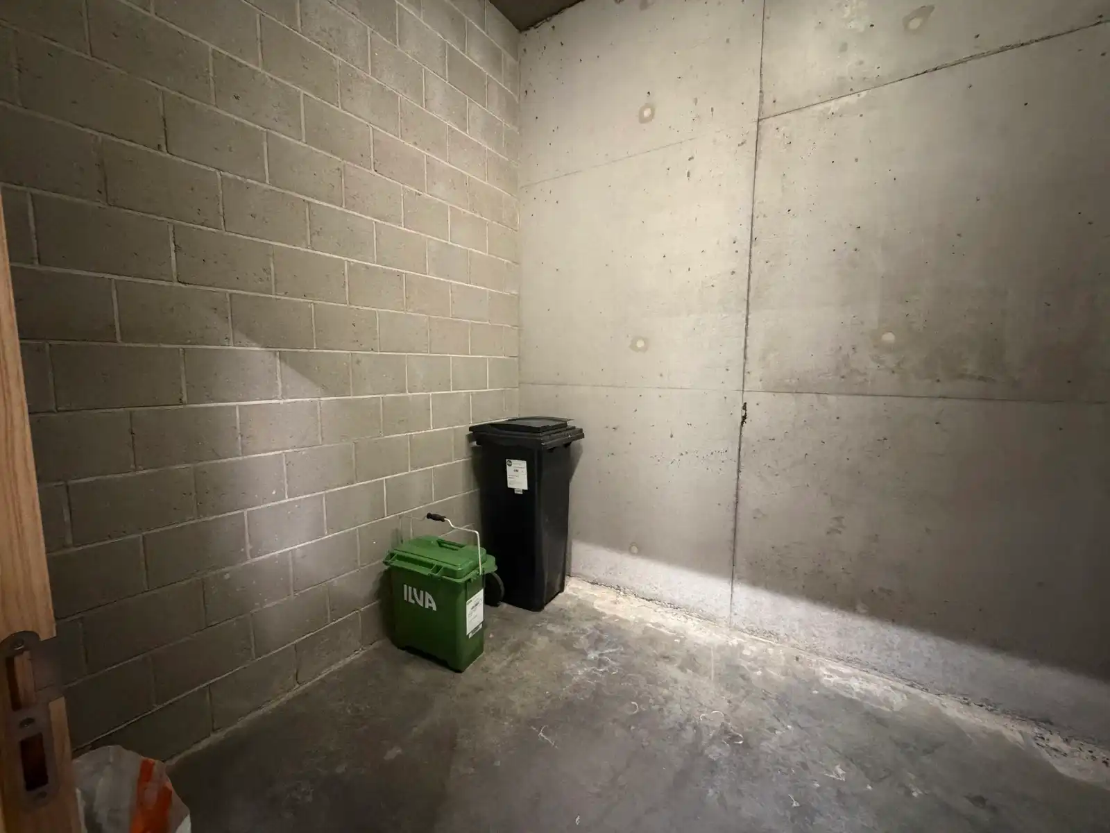 Instapklaar appartement met terras en staanplaats nabij centrum Aalst. foto 17