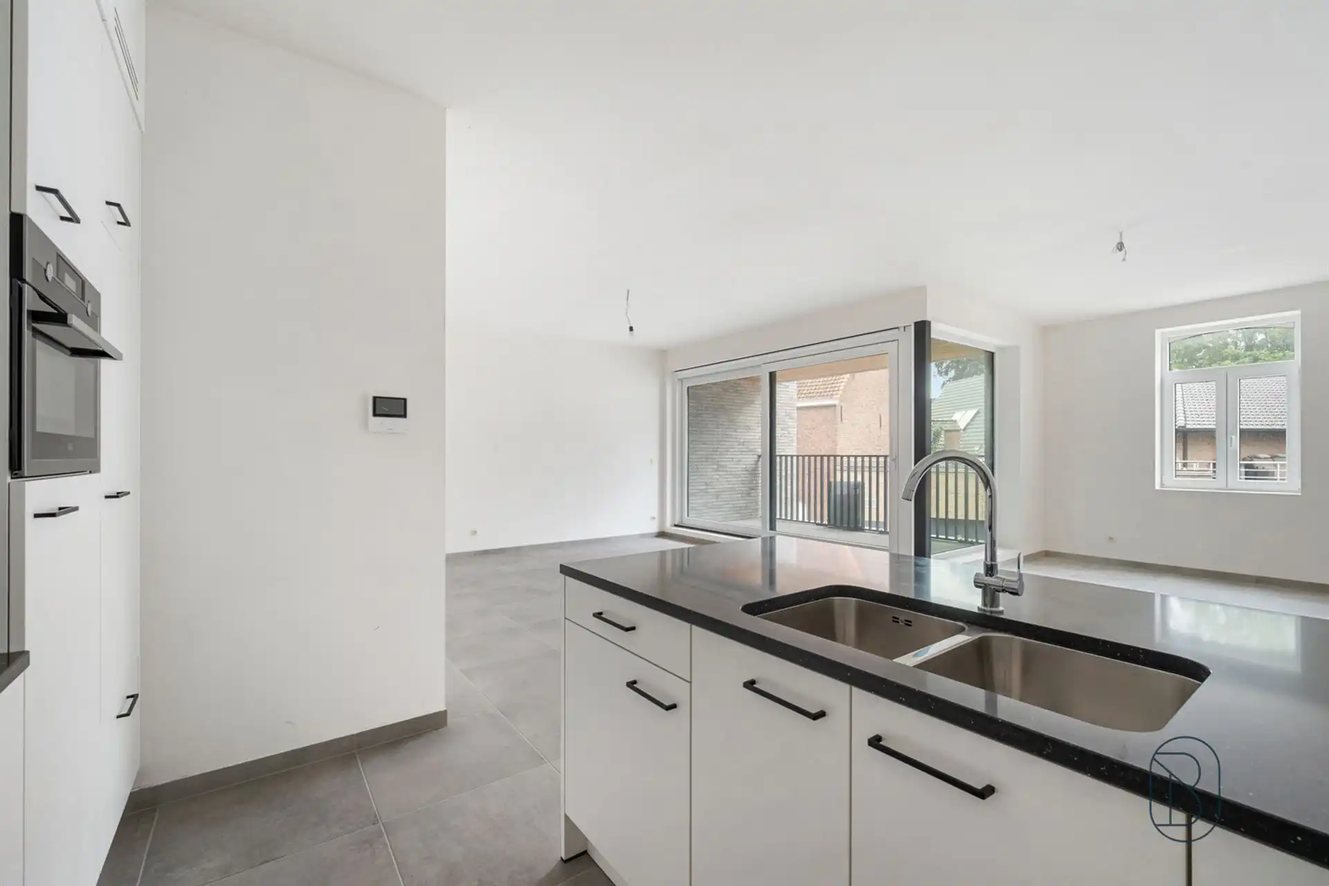 Hoogwaardig afgewerkt appartement met terras foto 4