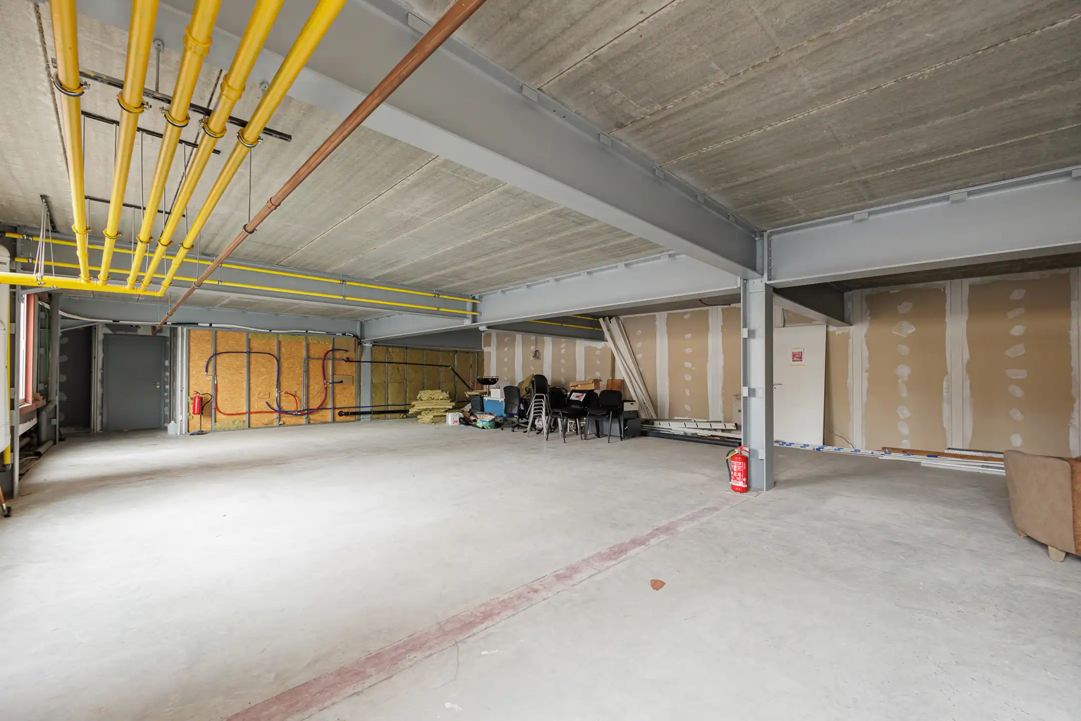 Ruime polyvalente ruimte van 143 m² op strategische locatie foto 4