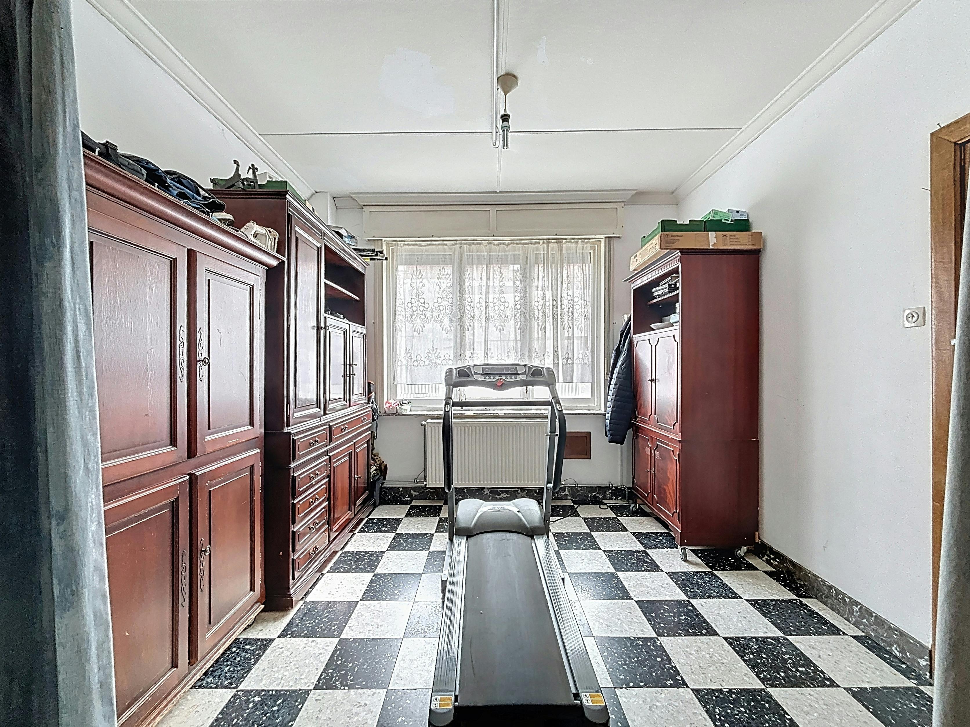 Te renoveren woning te koop in Kortrijk!  foto 4