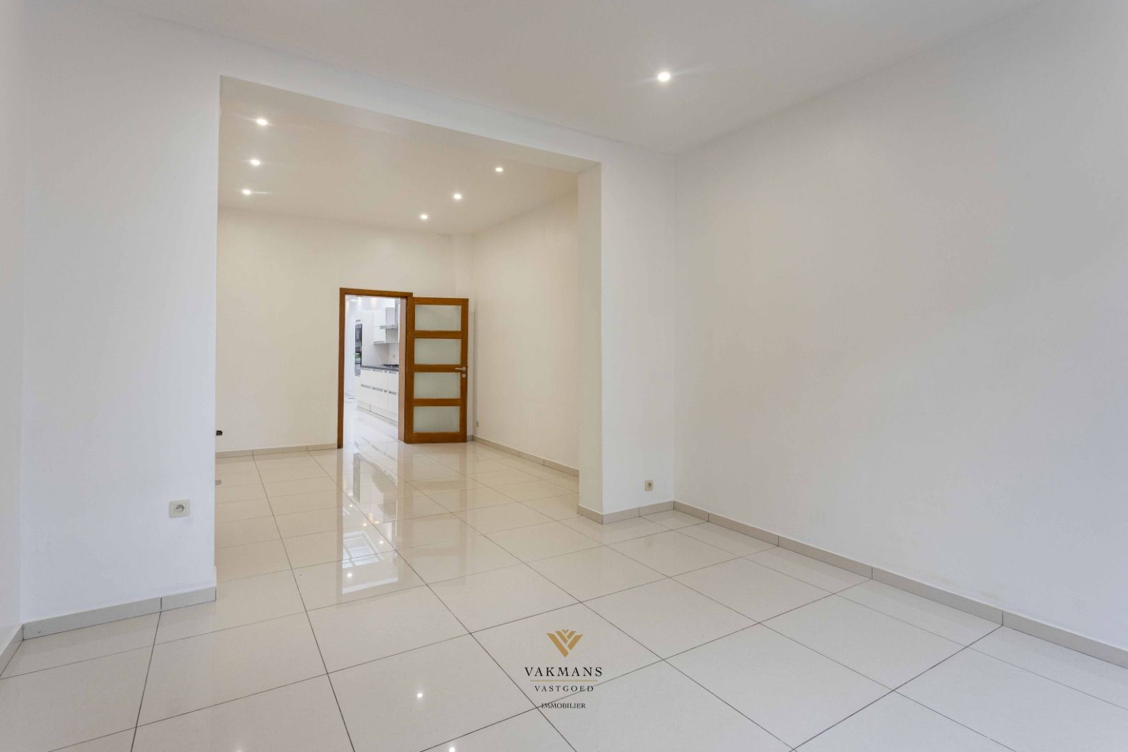 Ruime woning met 4 slaapkamers op rustige locatie foto 5