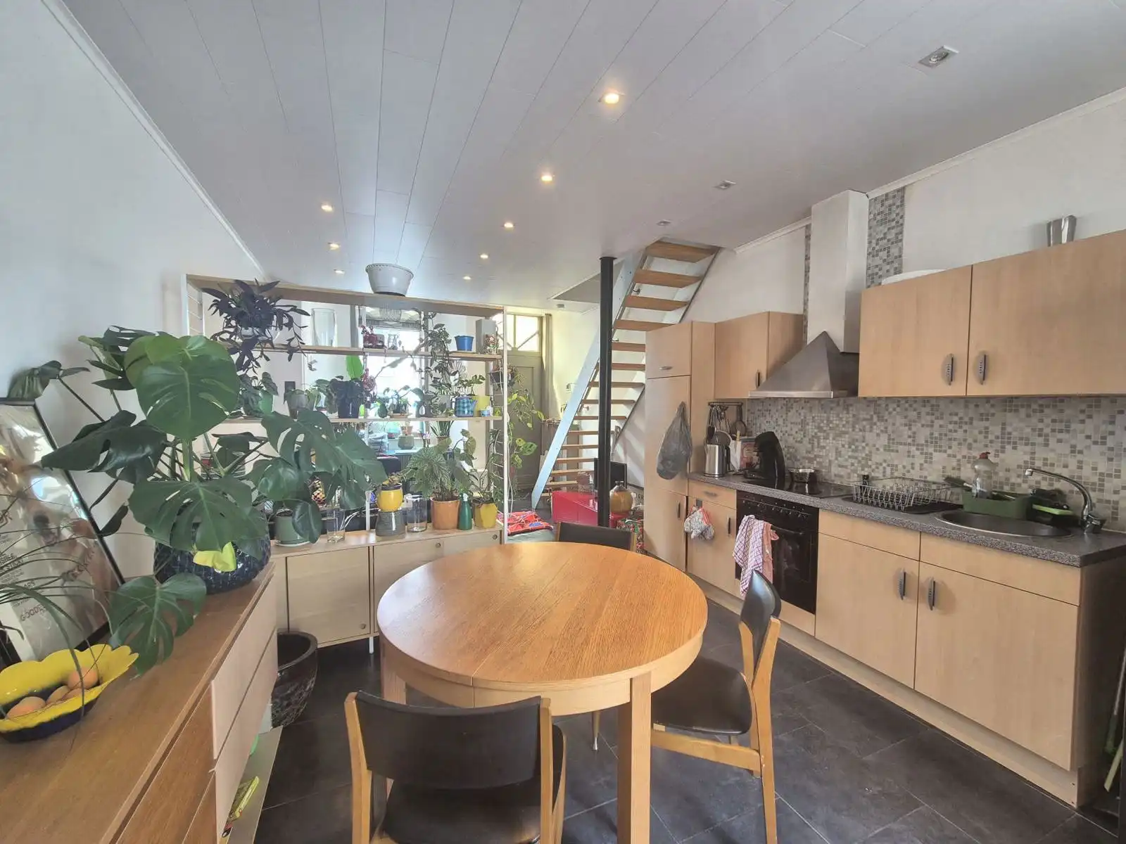 Gerenoveerde rijwoning met 2 slaapkamers foto 4