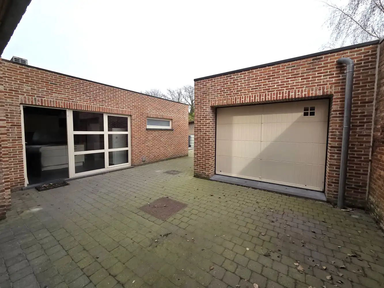 Zeer ruime woning, 3 tot 5 slaapkamers, 2 badkamers, volledig vernieuwd met ruim bijgebouw foto 17