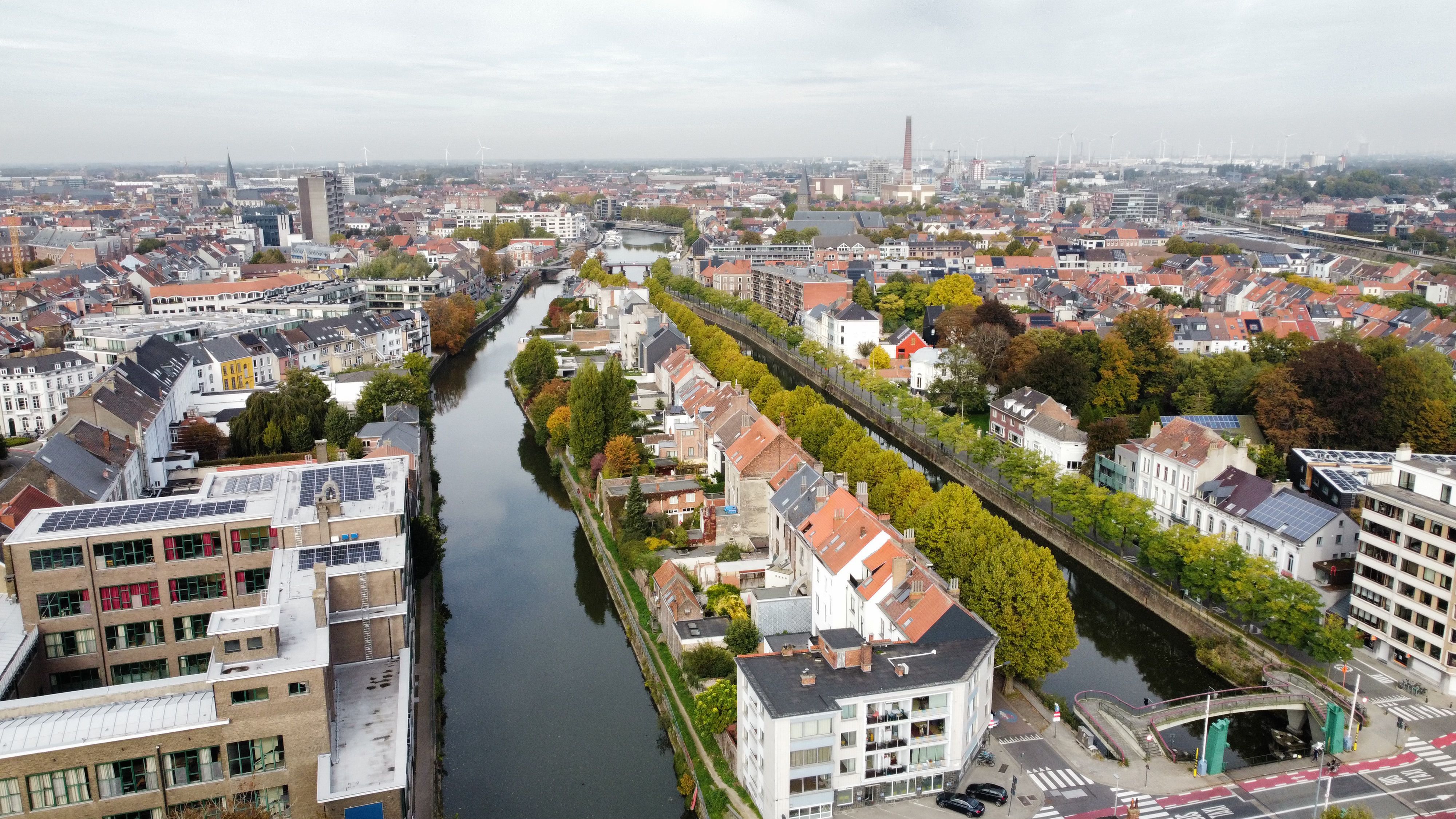 Instapklaar appartement met uniek waterzicht en zonnig terras foto 7
