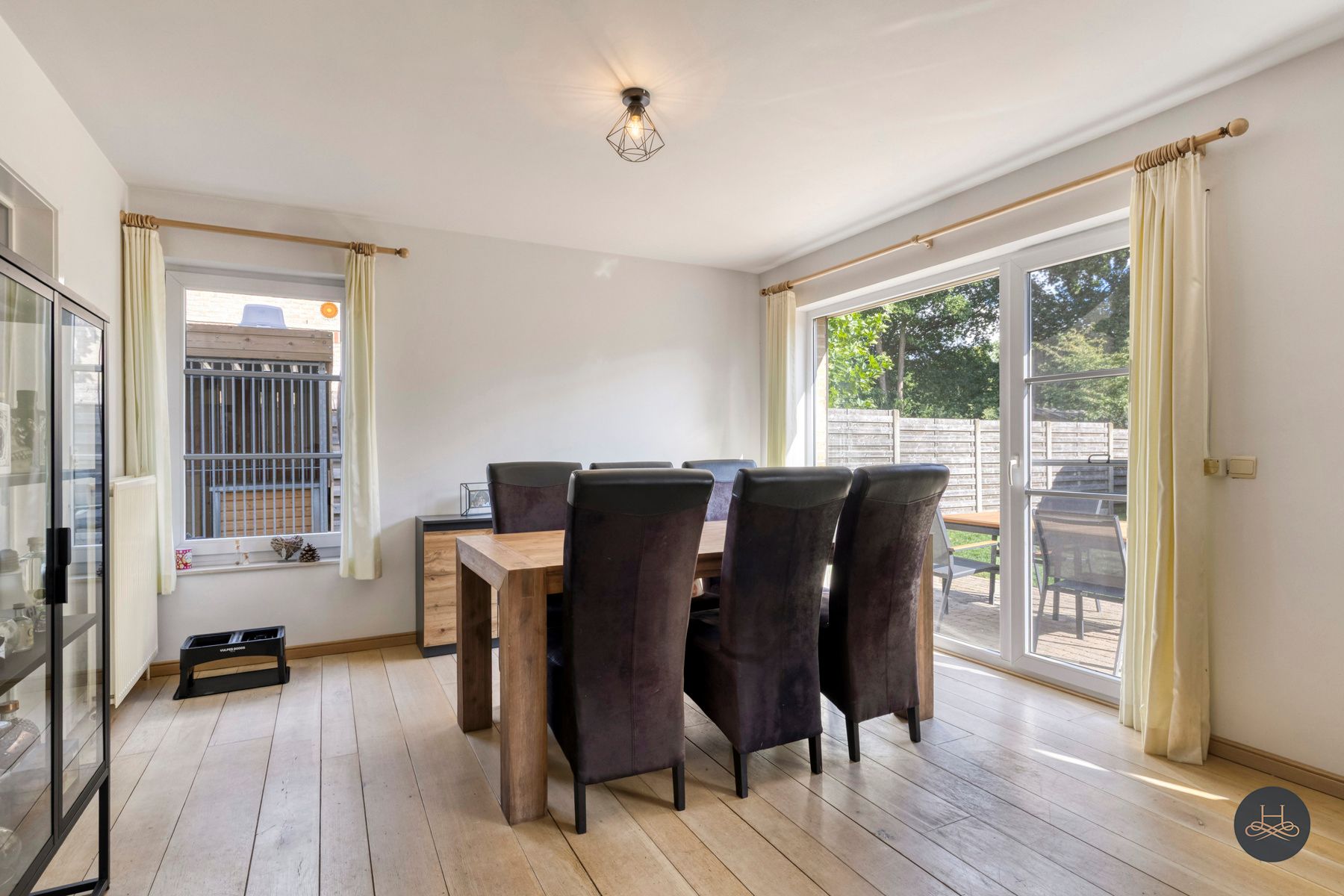 Gezellige halfopen bebouwing met 3 slaapkamers en leuke tuin foto 5