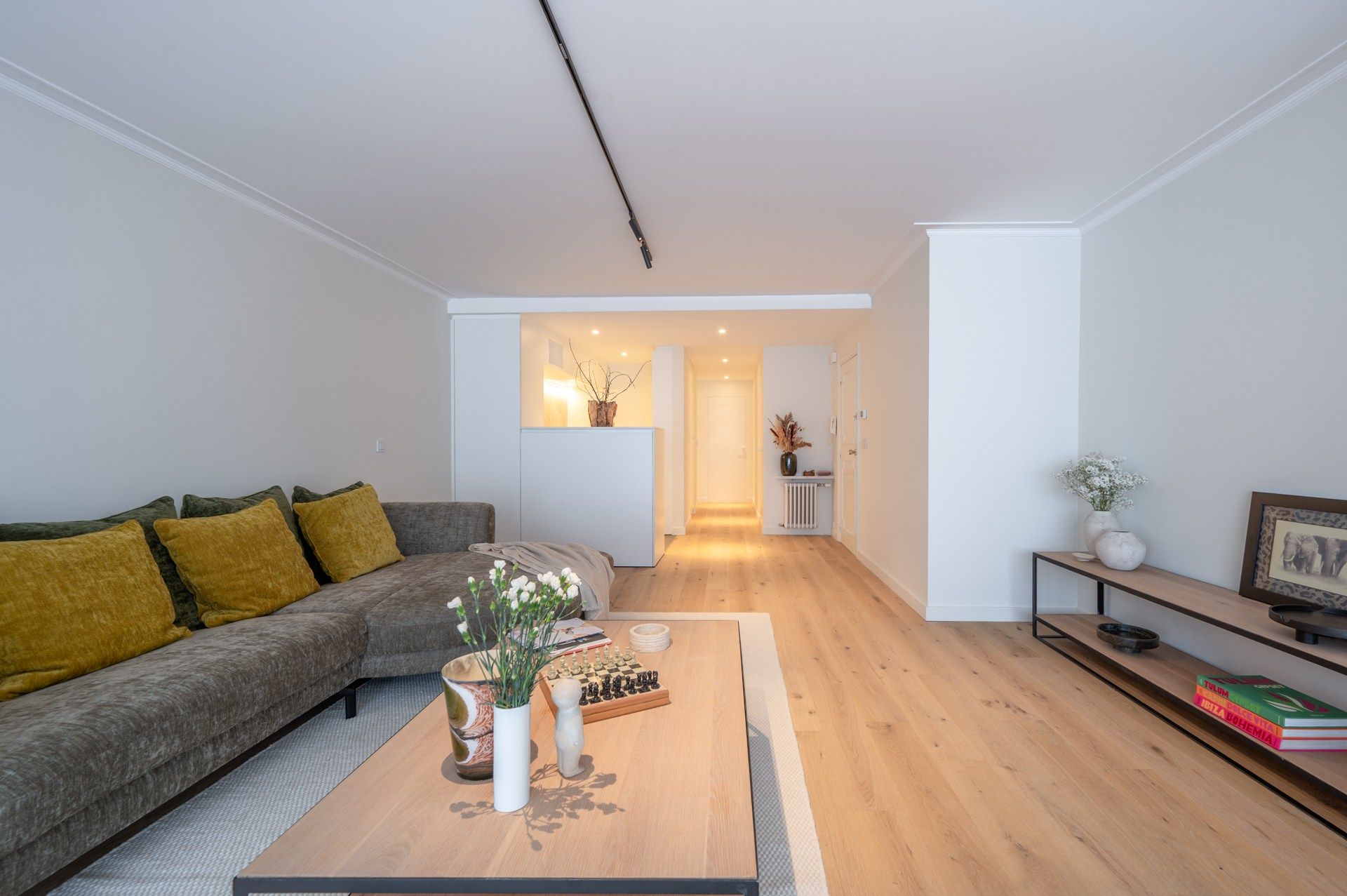 Stijlvol en volledig gerenoveerd appartement op wandelafstand van zee en het commerciële centrum. foto 8