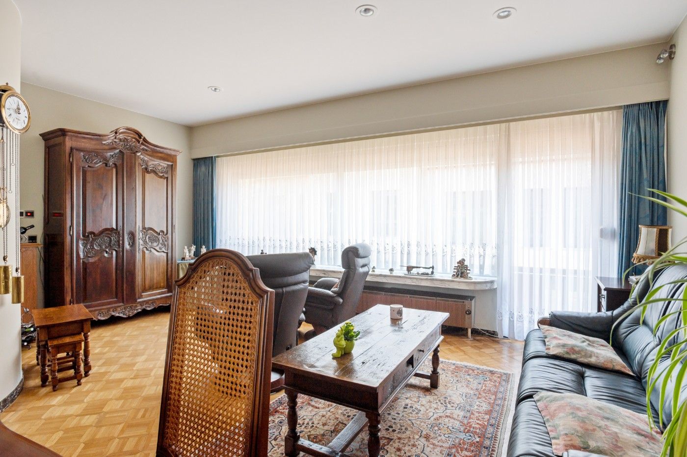 Te renoveren woning met 2 à 3 slpk., inpandige garage, dubbele garage en tuin foto 3