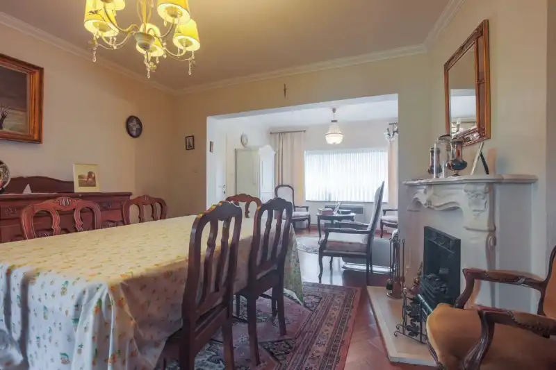 Te moderniseren woning  met 3 slaapkamers, bureau, garage en grote tuin (totale grondoppervlakte 308m²). foto 3