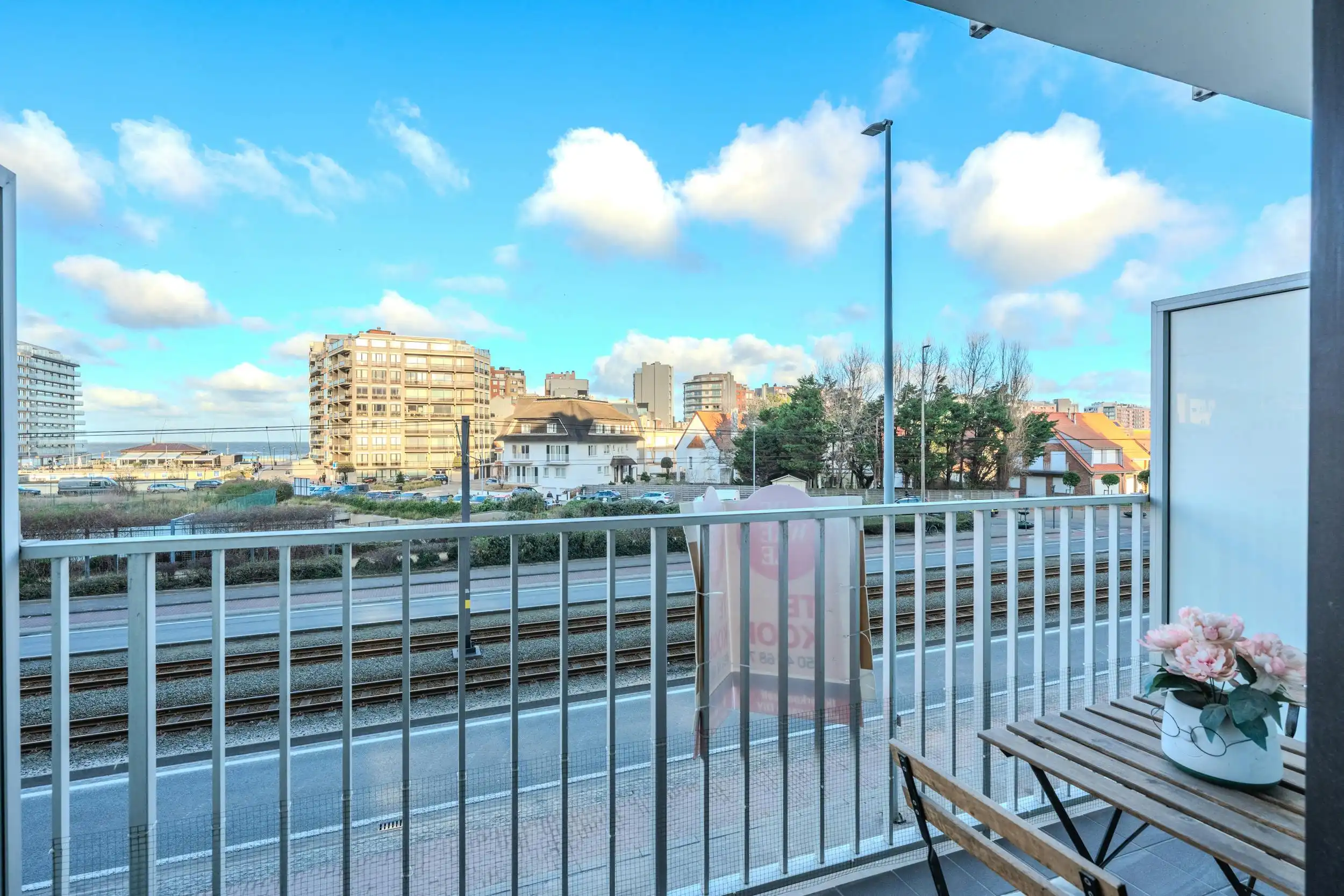 Instapklare studio met terras en zeezicht te Westende! foto {{pictureIndex}}