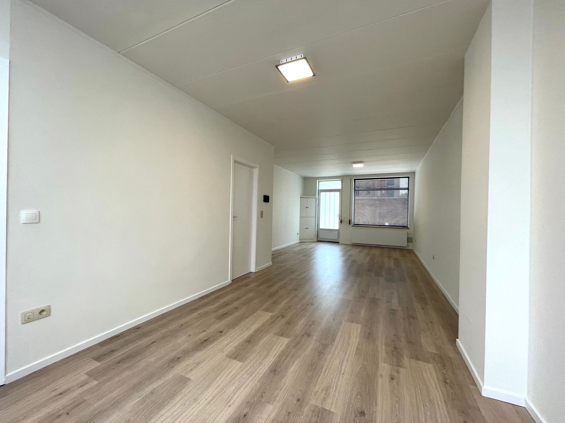 Gerenoveerde rijwoning met drie slaapkamers foto 3
