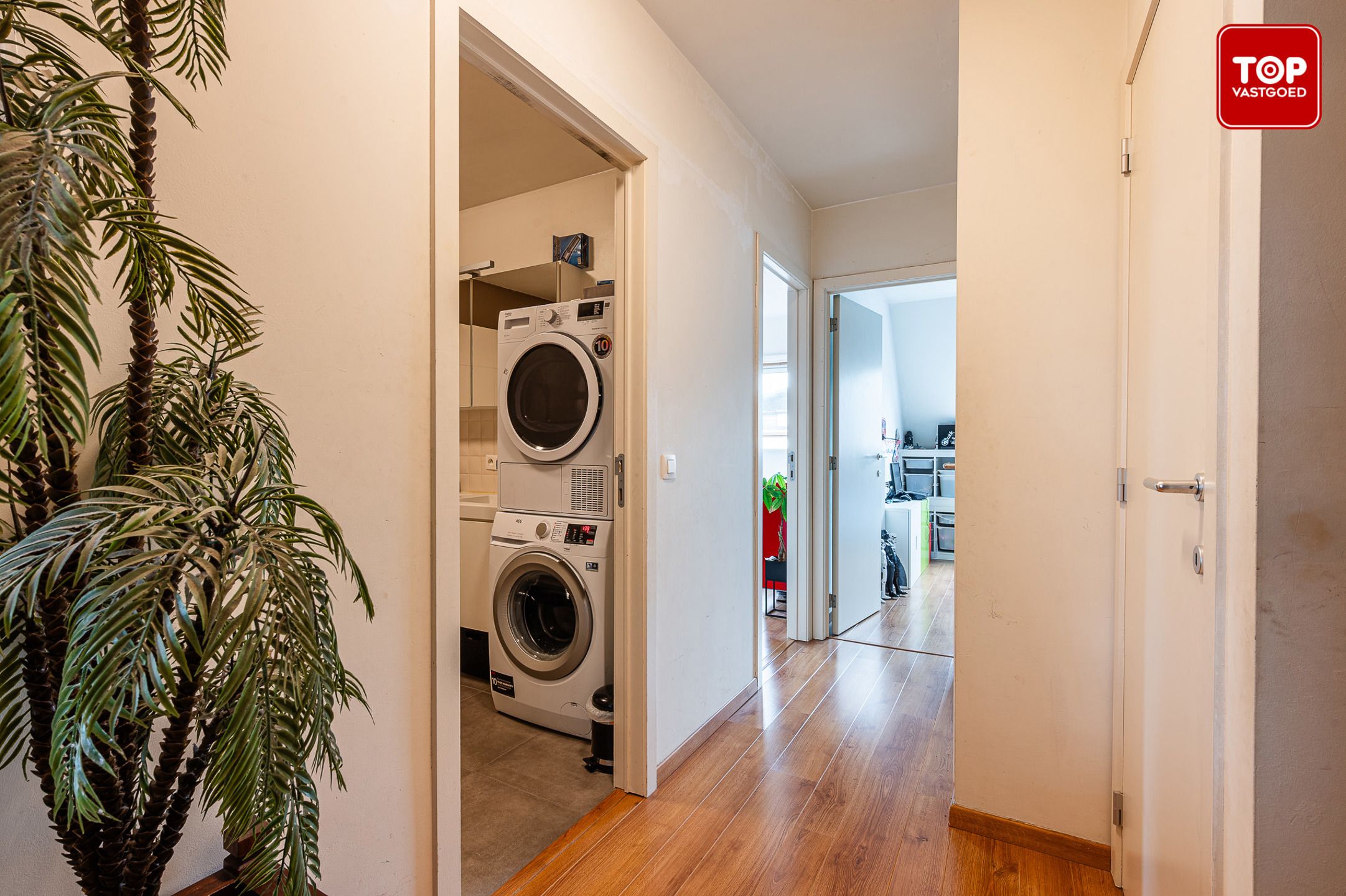 Ruime gezinswoning met 4 slaapkamers, garage en tuin nabij stadscentrum foto 17